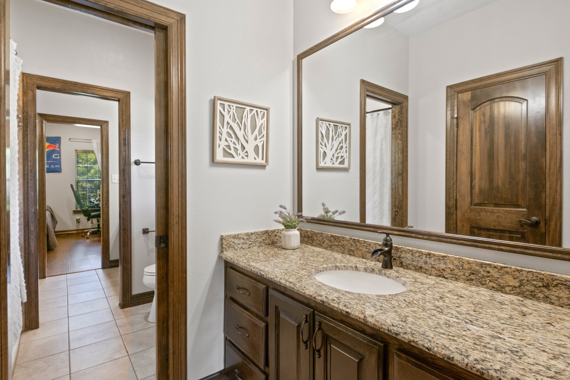 909 Holly Hill