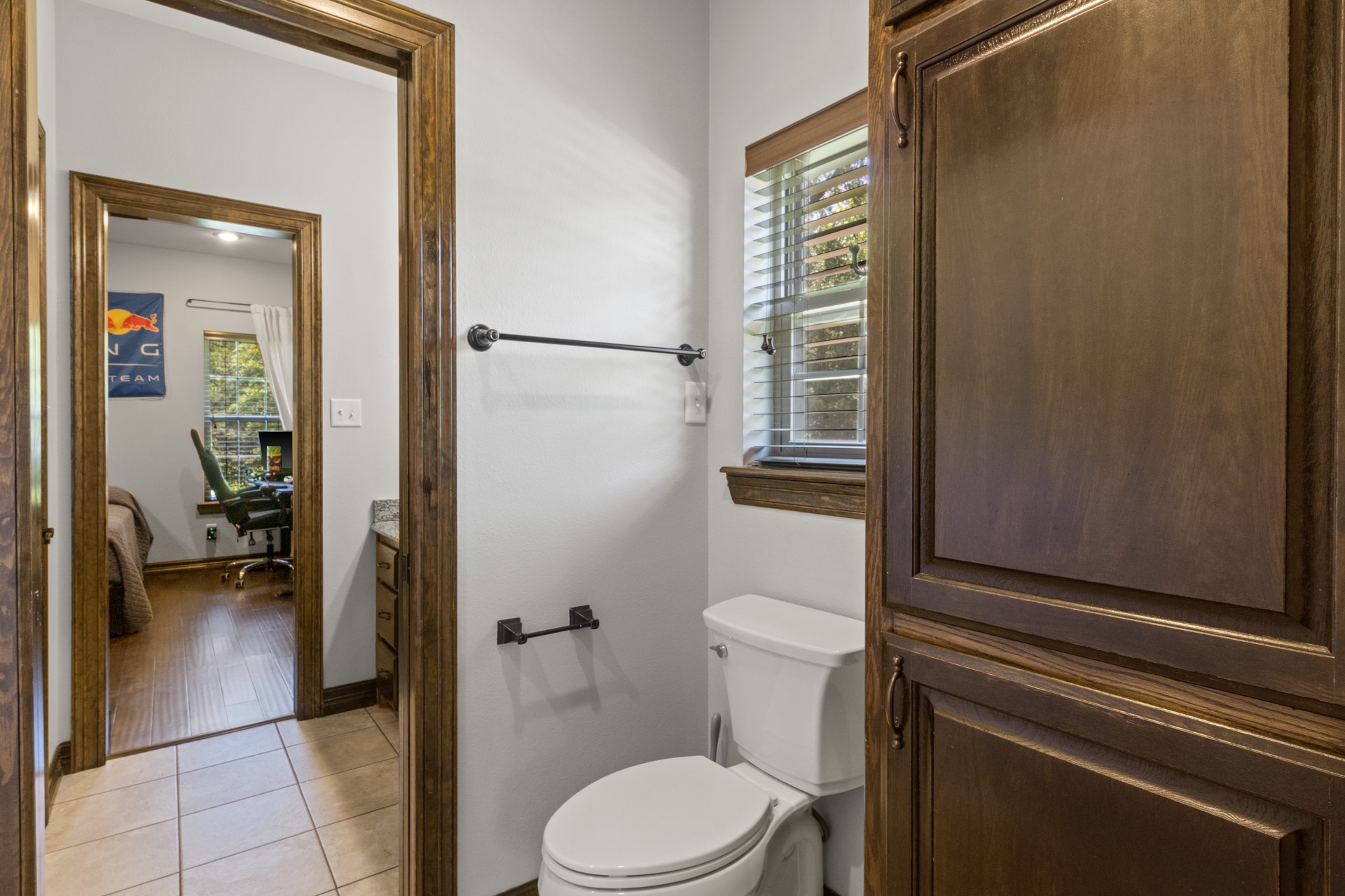 909 Holly Hill