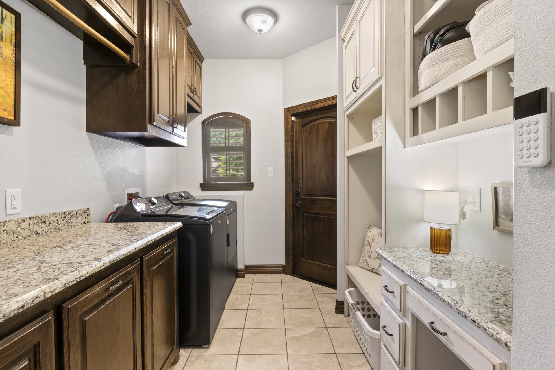 909 Holly Hill