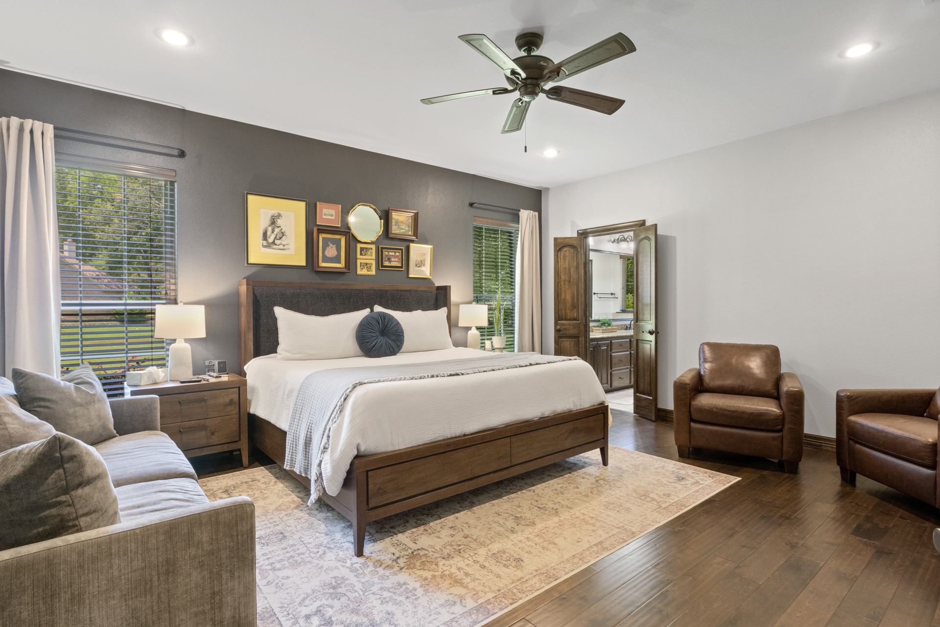 909 Holly Hill