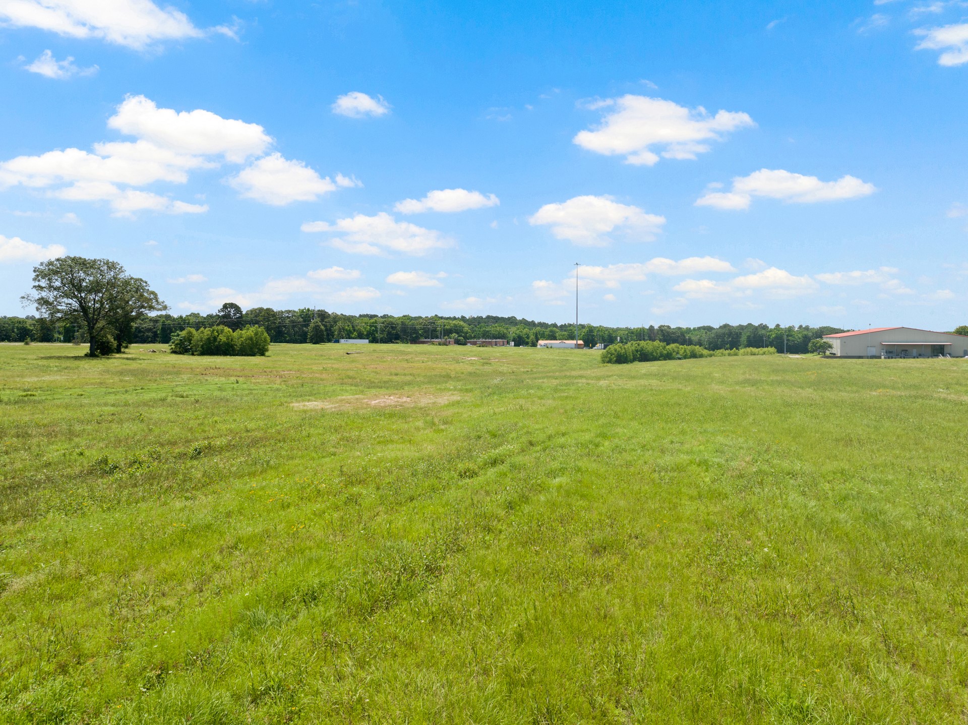 13 AC W Interstate 30 Service Road