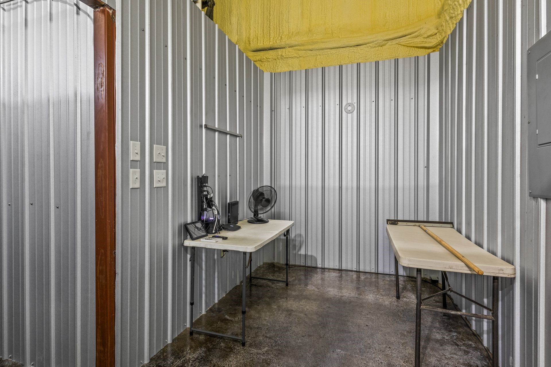 908 W Broadway