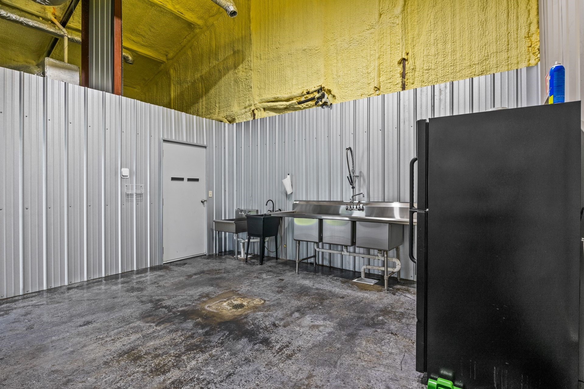 908 W Broadway