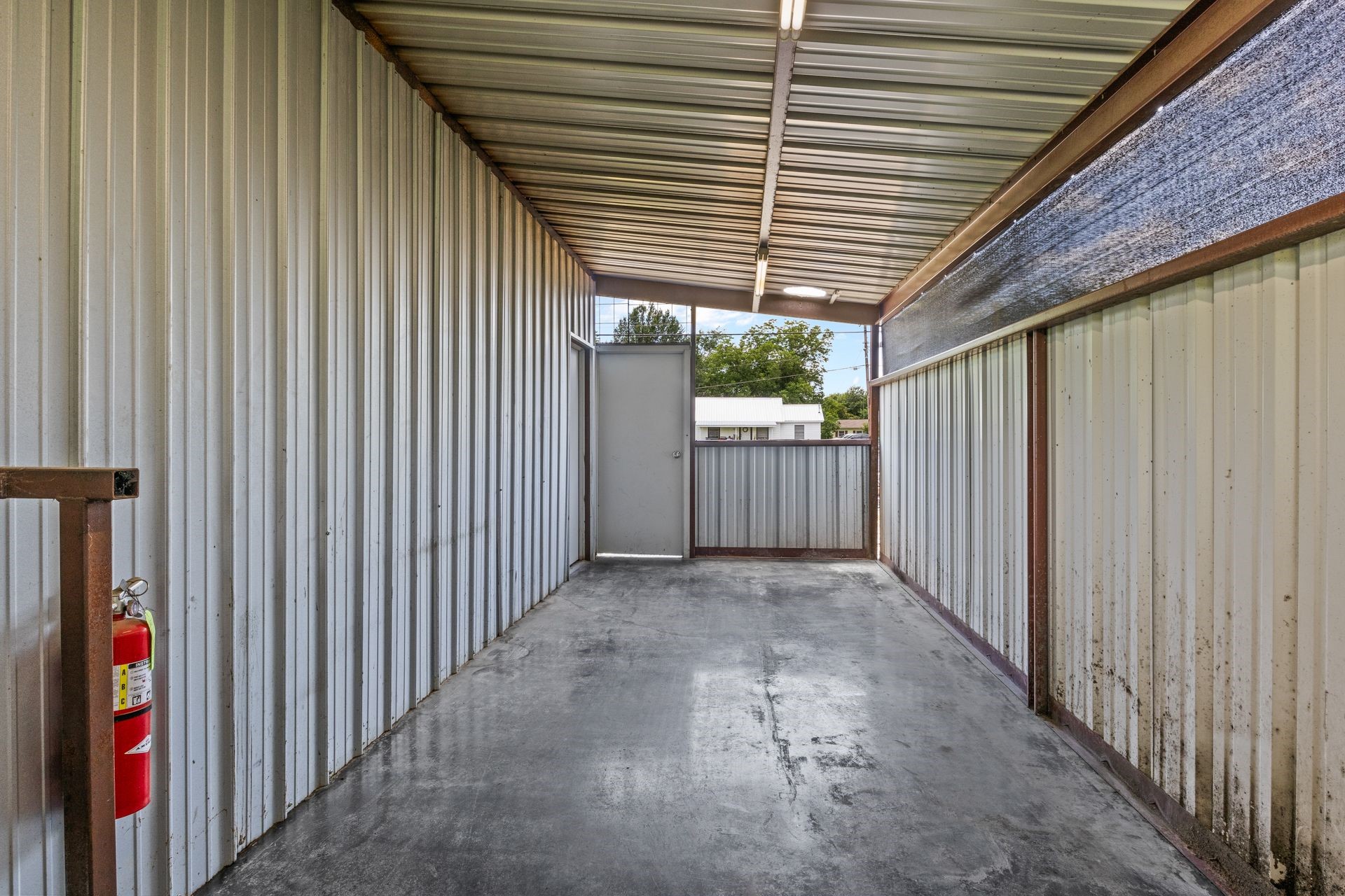 908 W Broadway