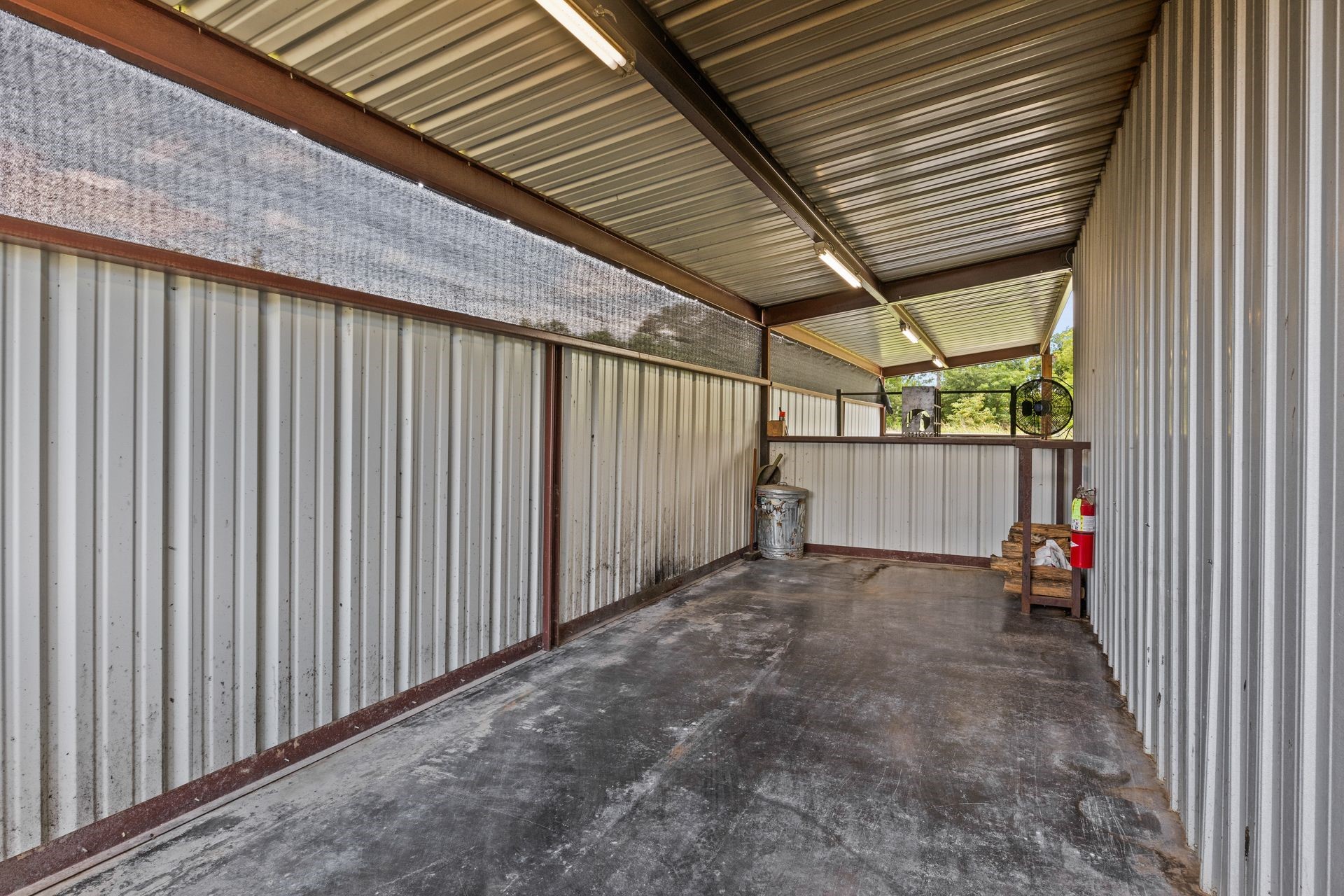 908 W Broadway