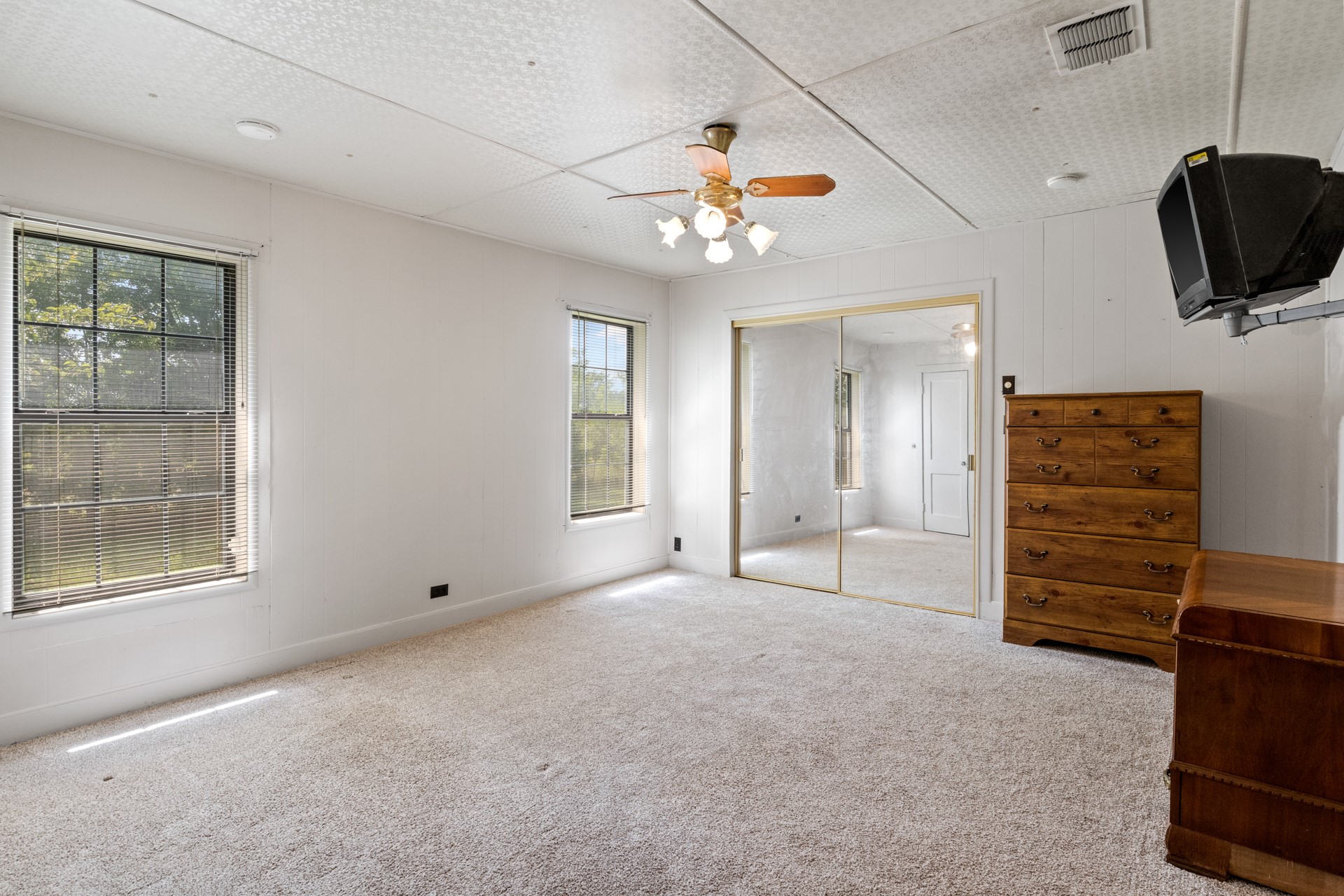 708 Leak St