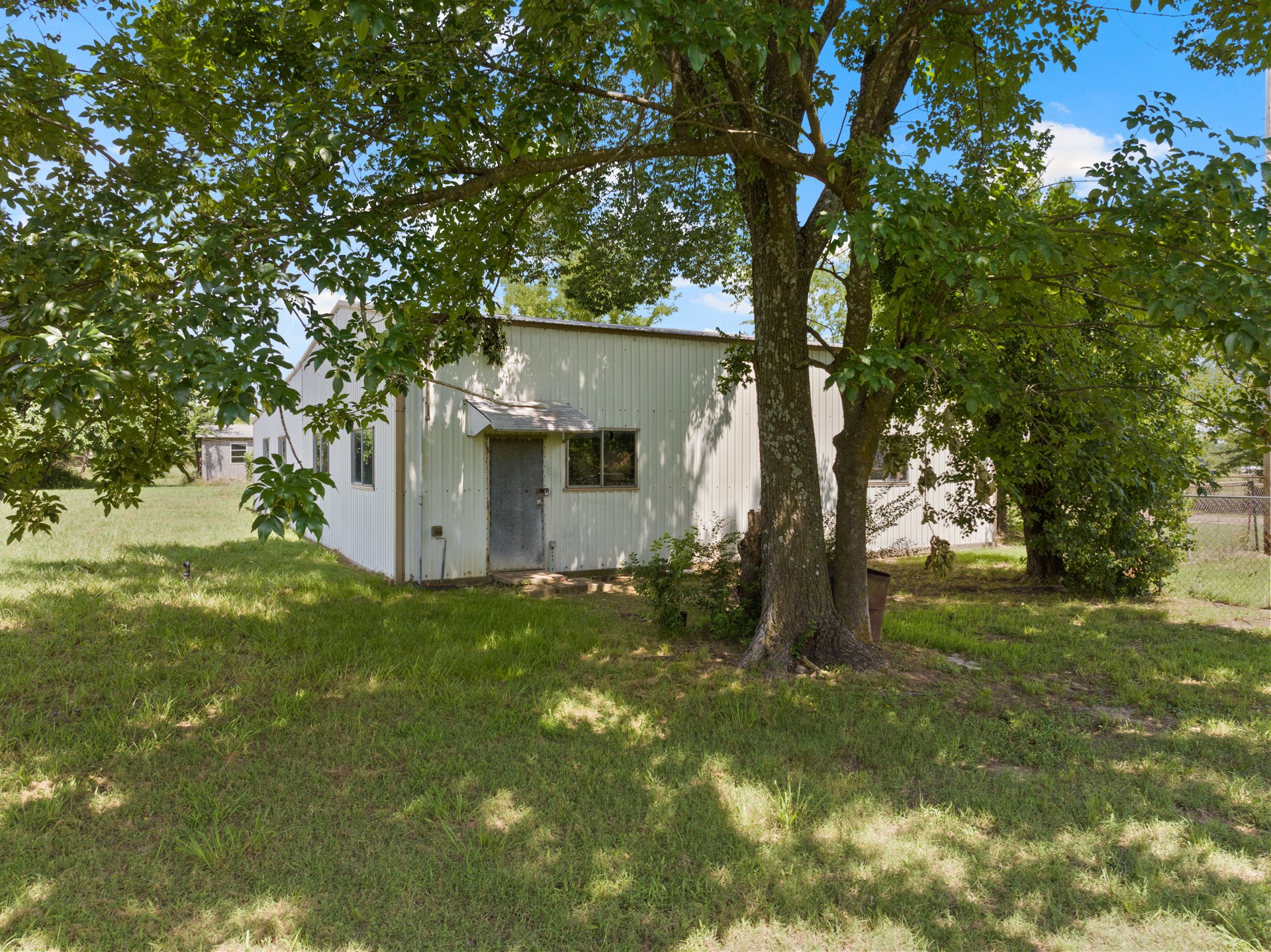 708 Leak St