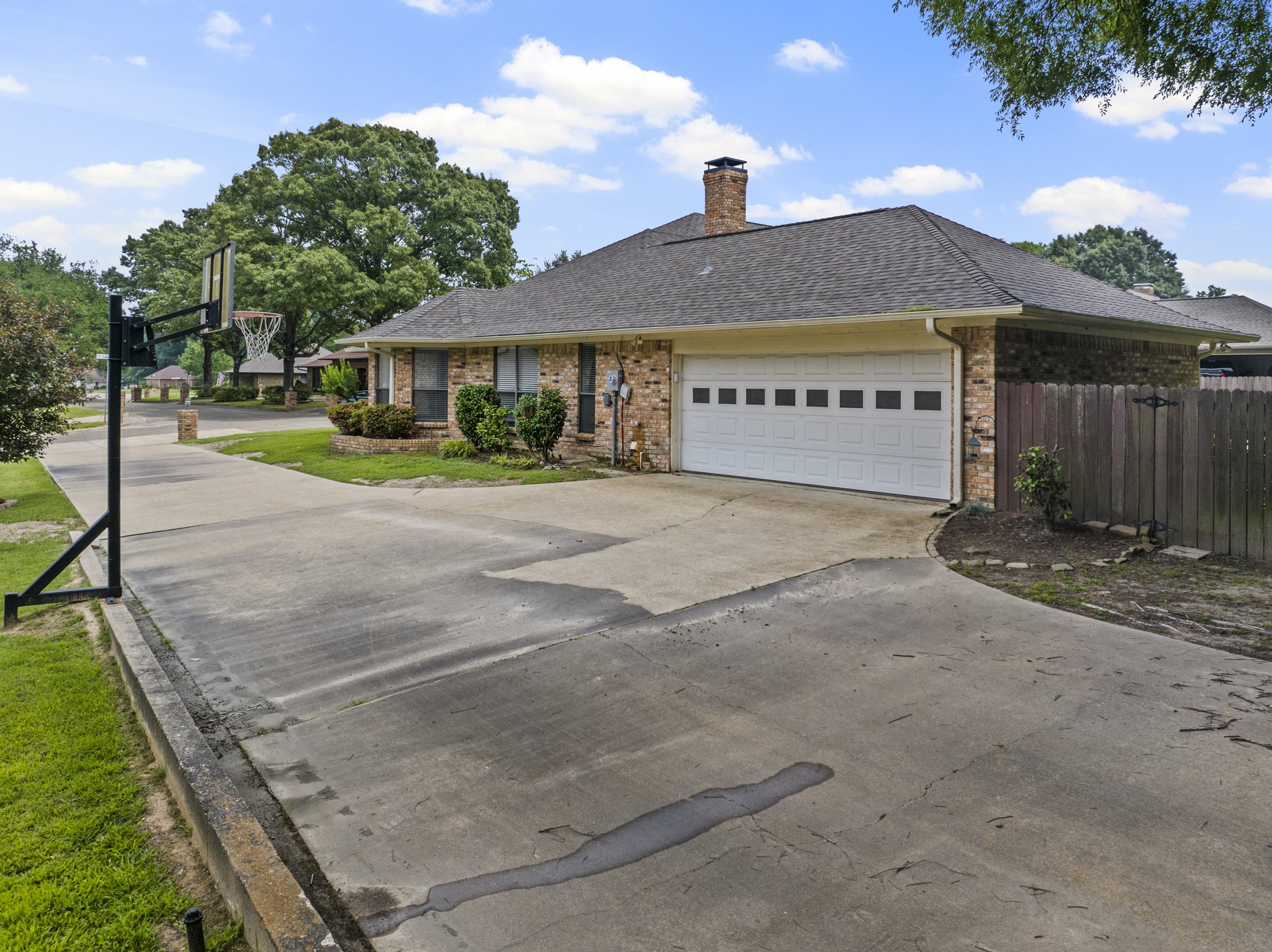 4509 Lakeside Drive