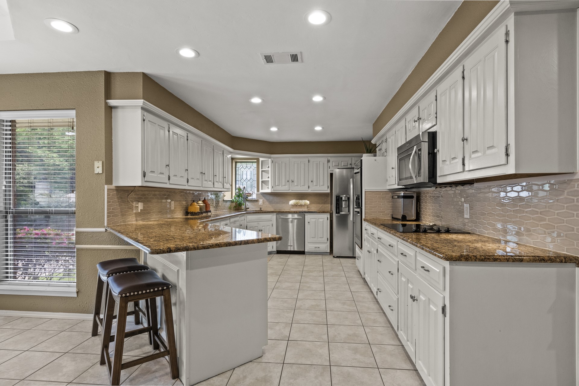 4509 Lakeside Drive