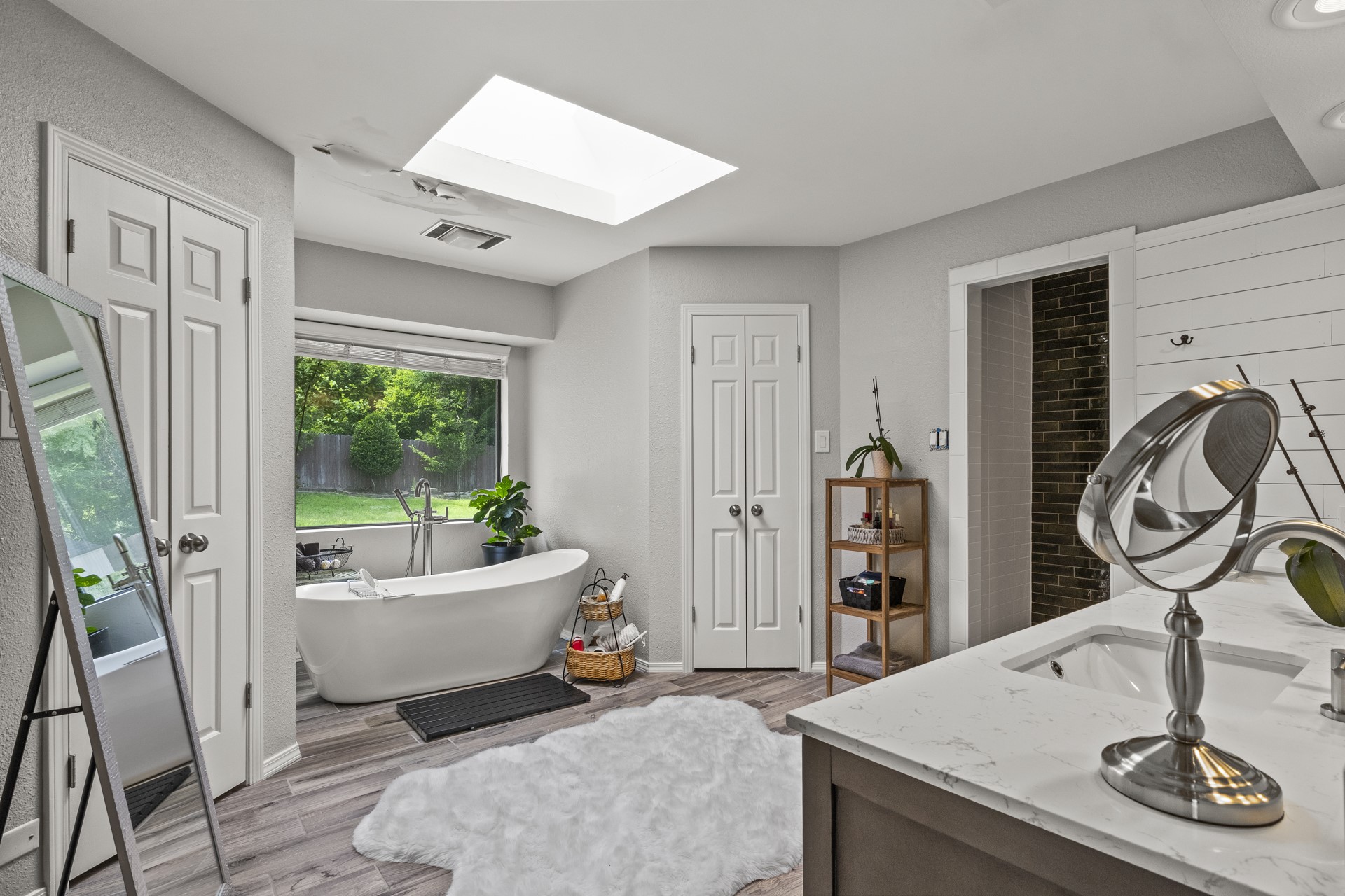4509 Lakeside Drive