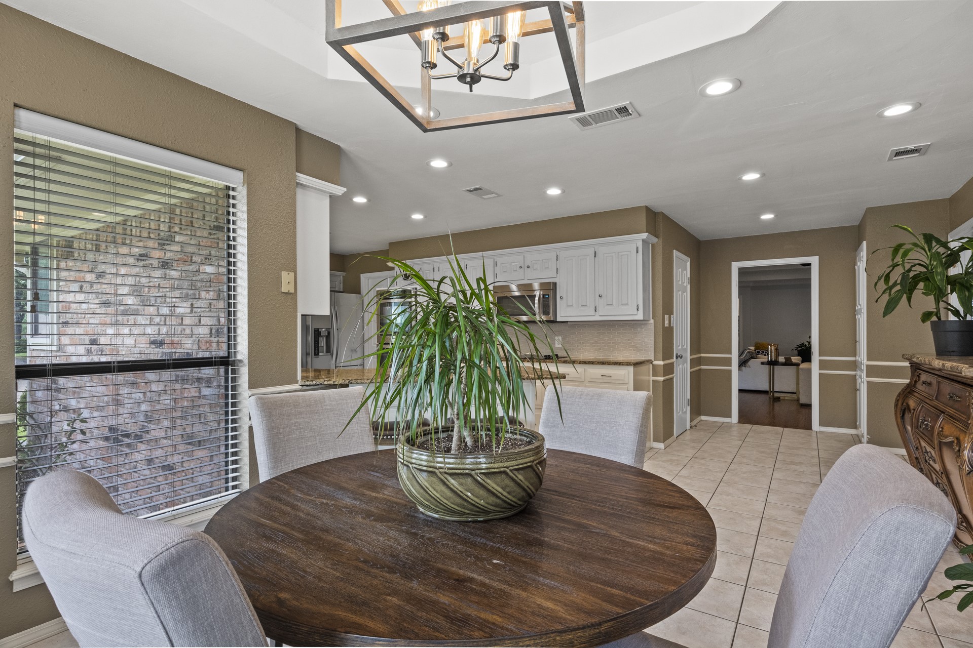 4509 Lakeside Drive