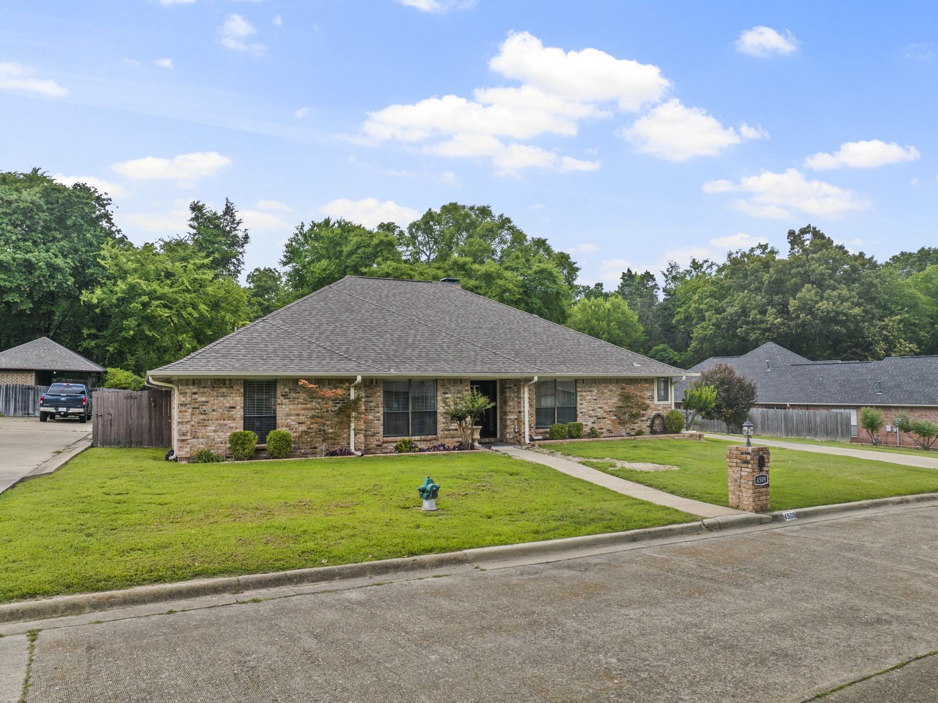 4509 Lakeside Drive