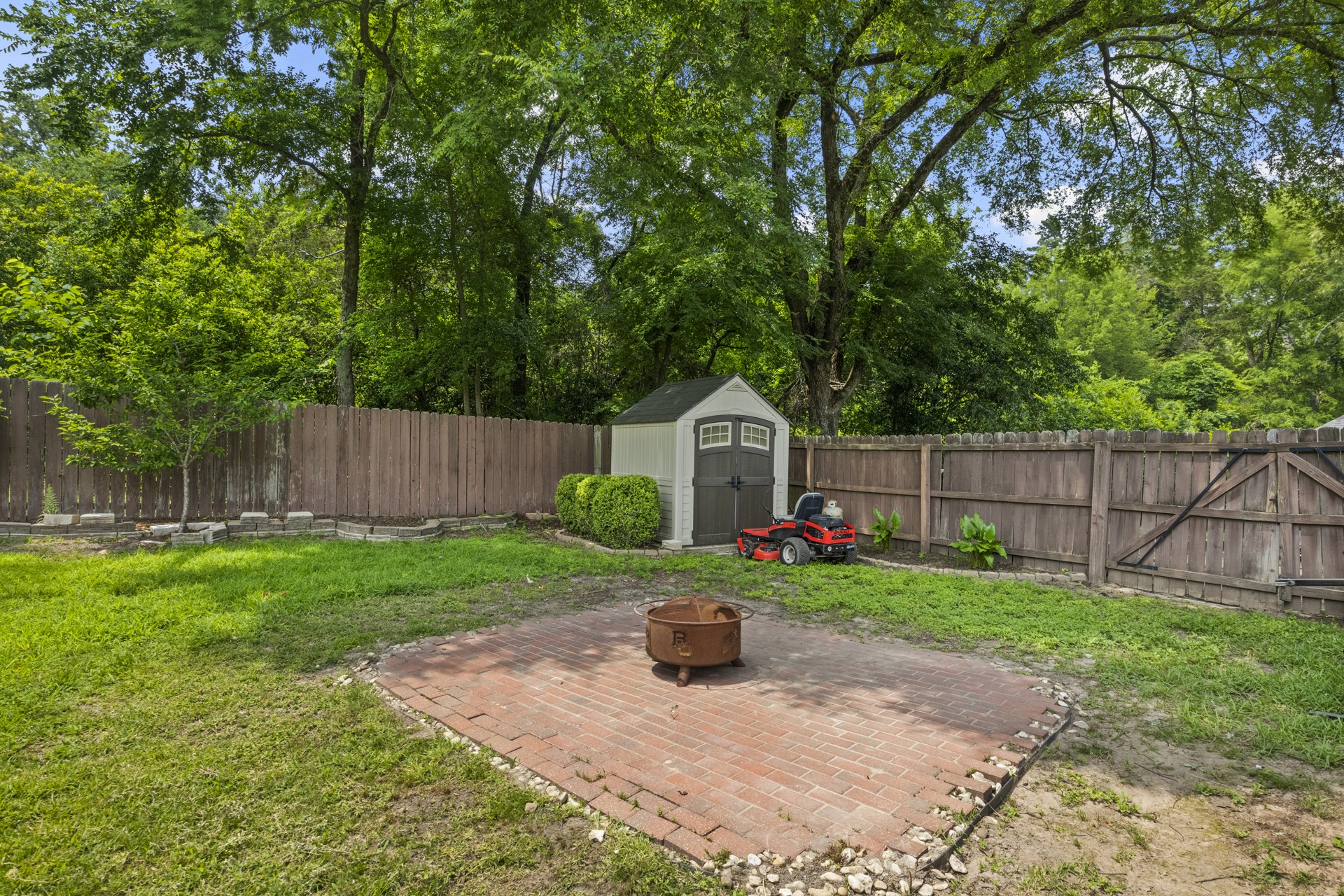 4509 Lakeside Drive