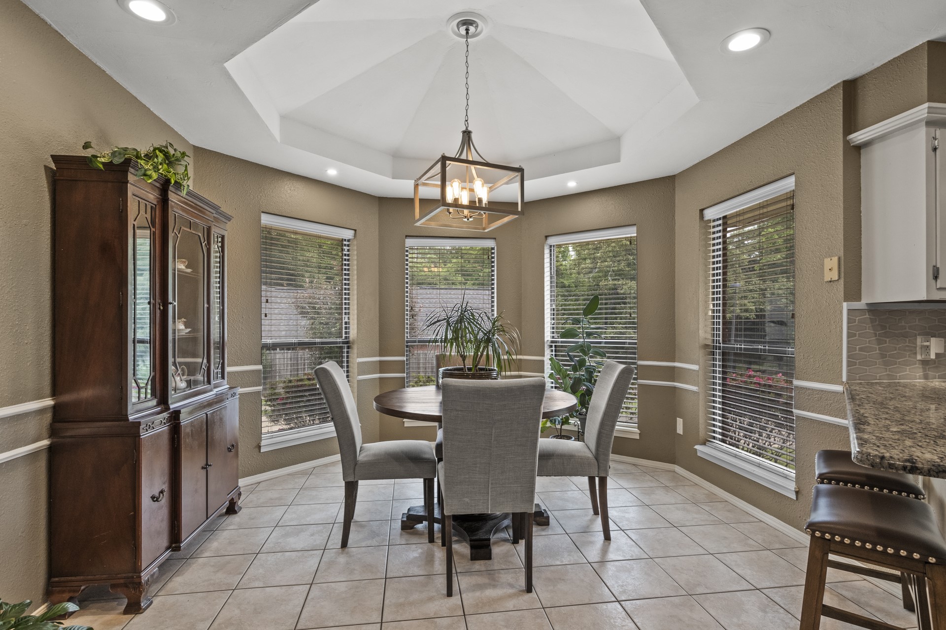 4509 Lakeside Drive