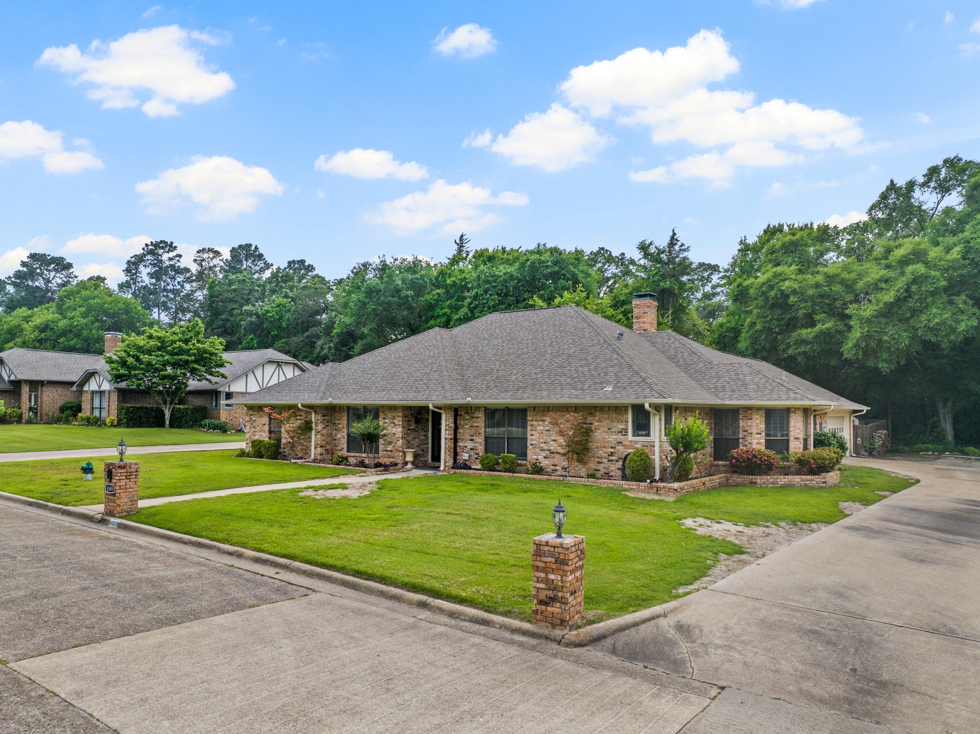 4509 Lakeside Drive