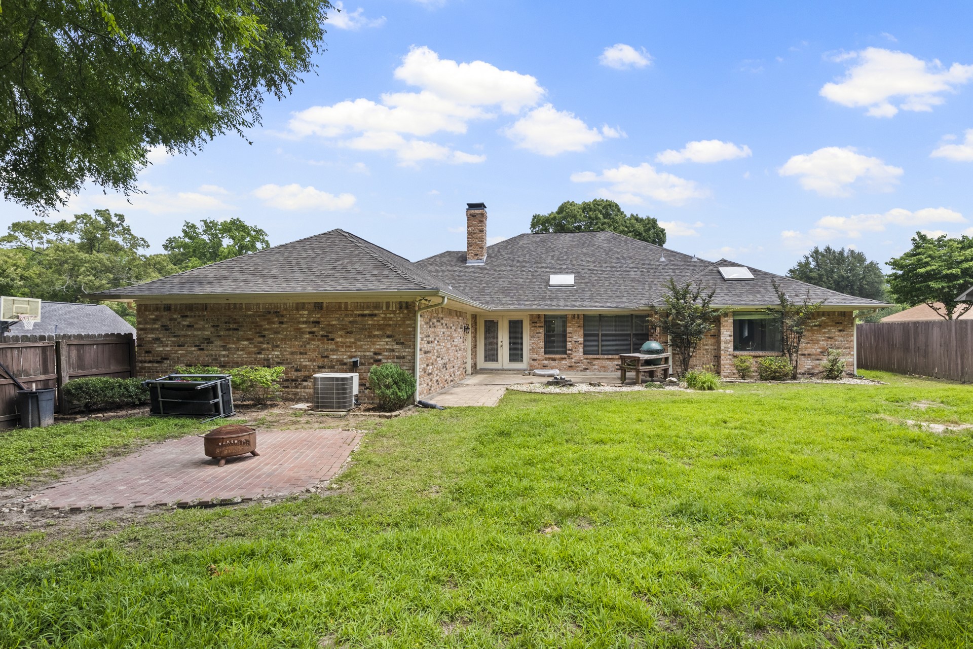 4509 Lakeside Drive