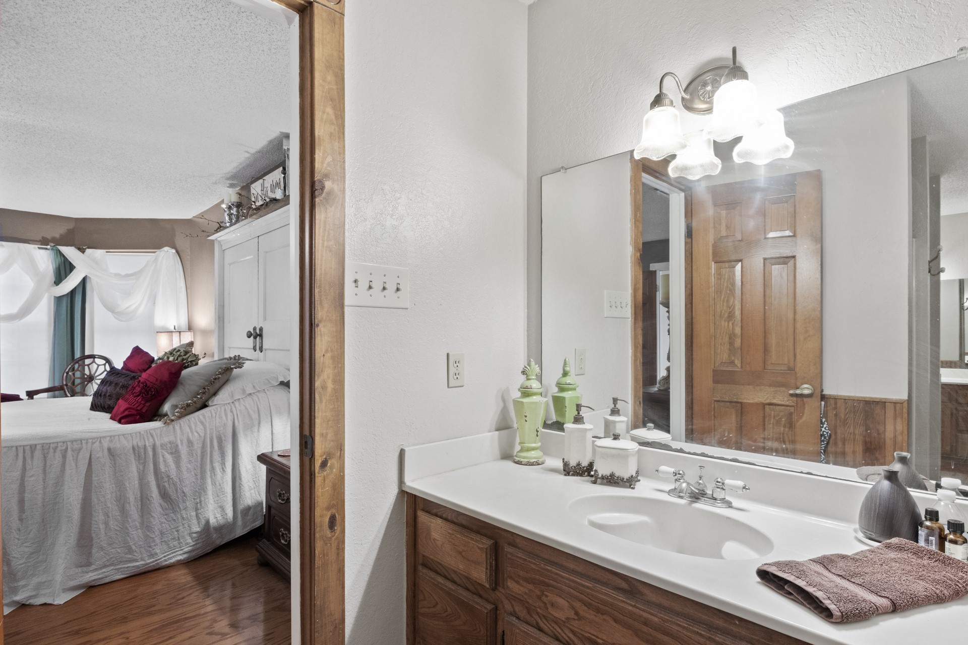 1003 County Road Se 4315