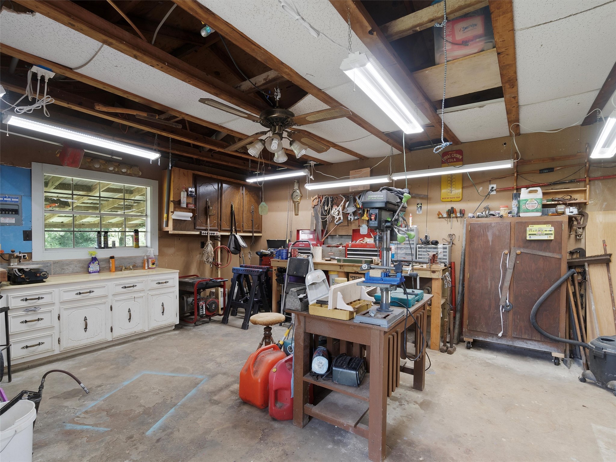 1105 Texas Highway 11 E