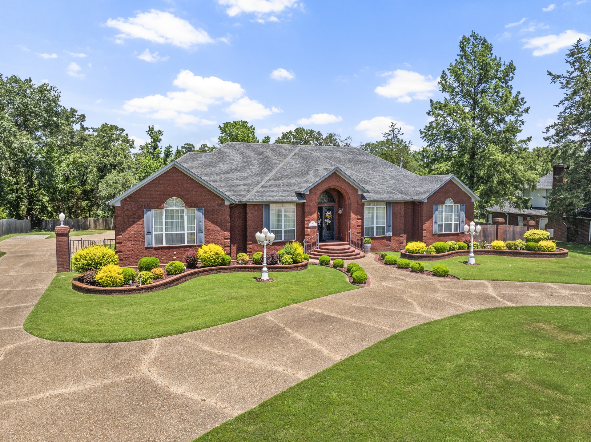 903 Deer Trail Ln