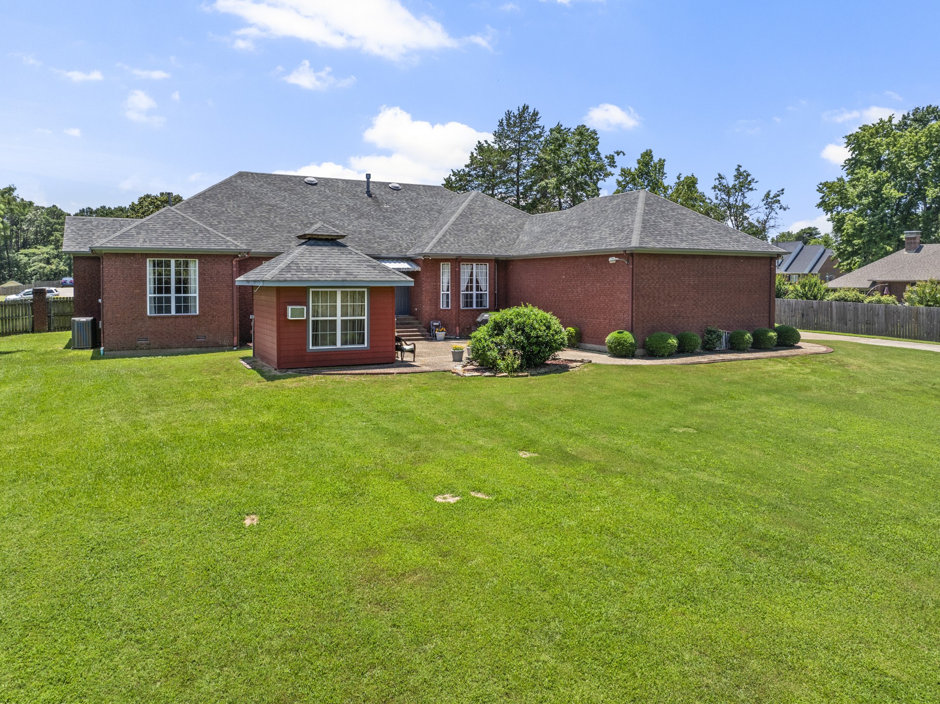 903 Deer Trail Ln