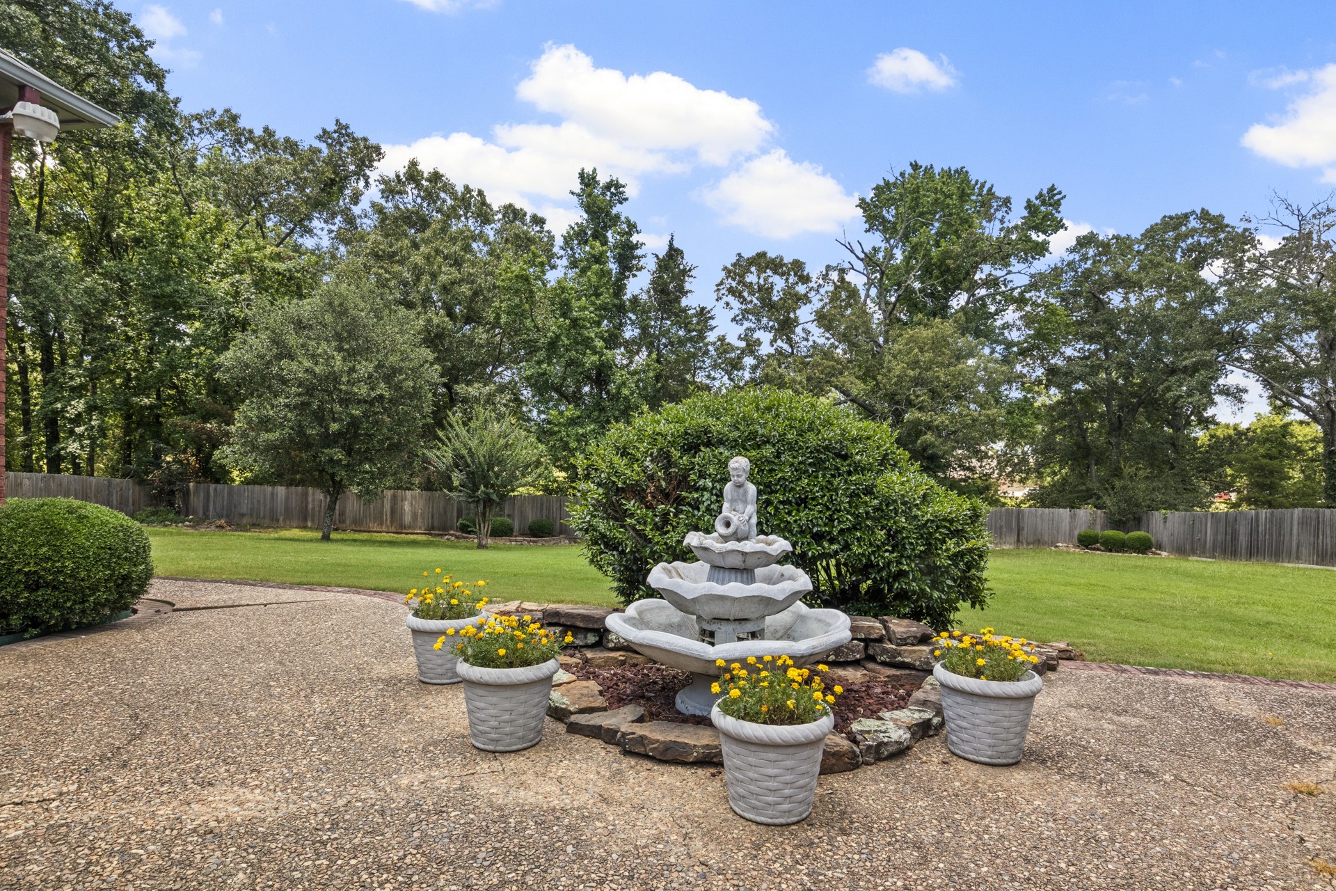 903 Deer Trail Ln