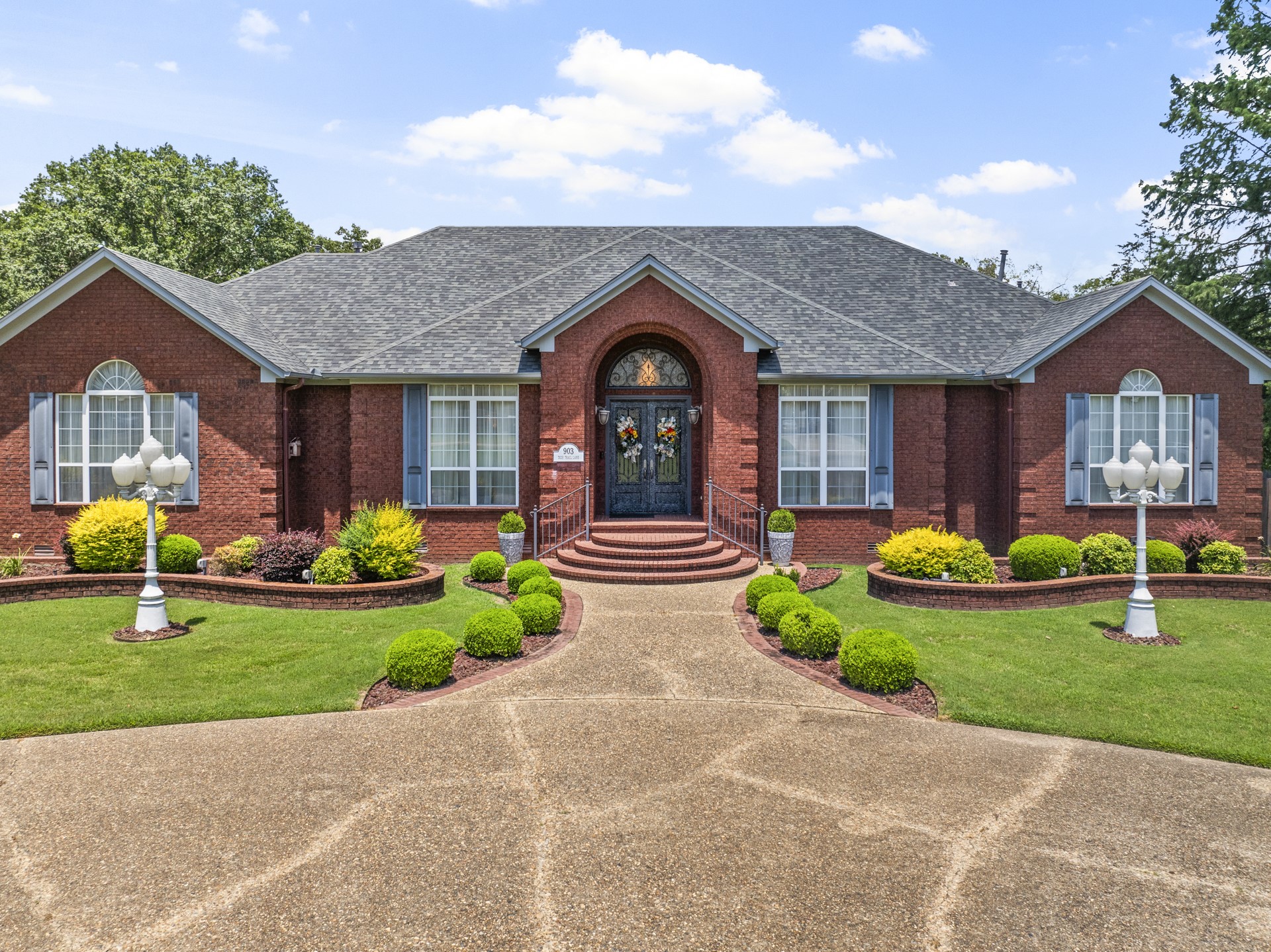903 Deer Trail Ln