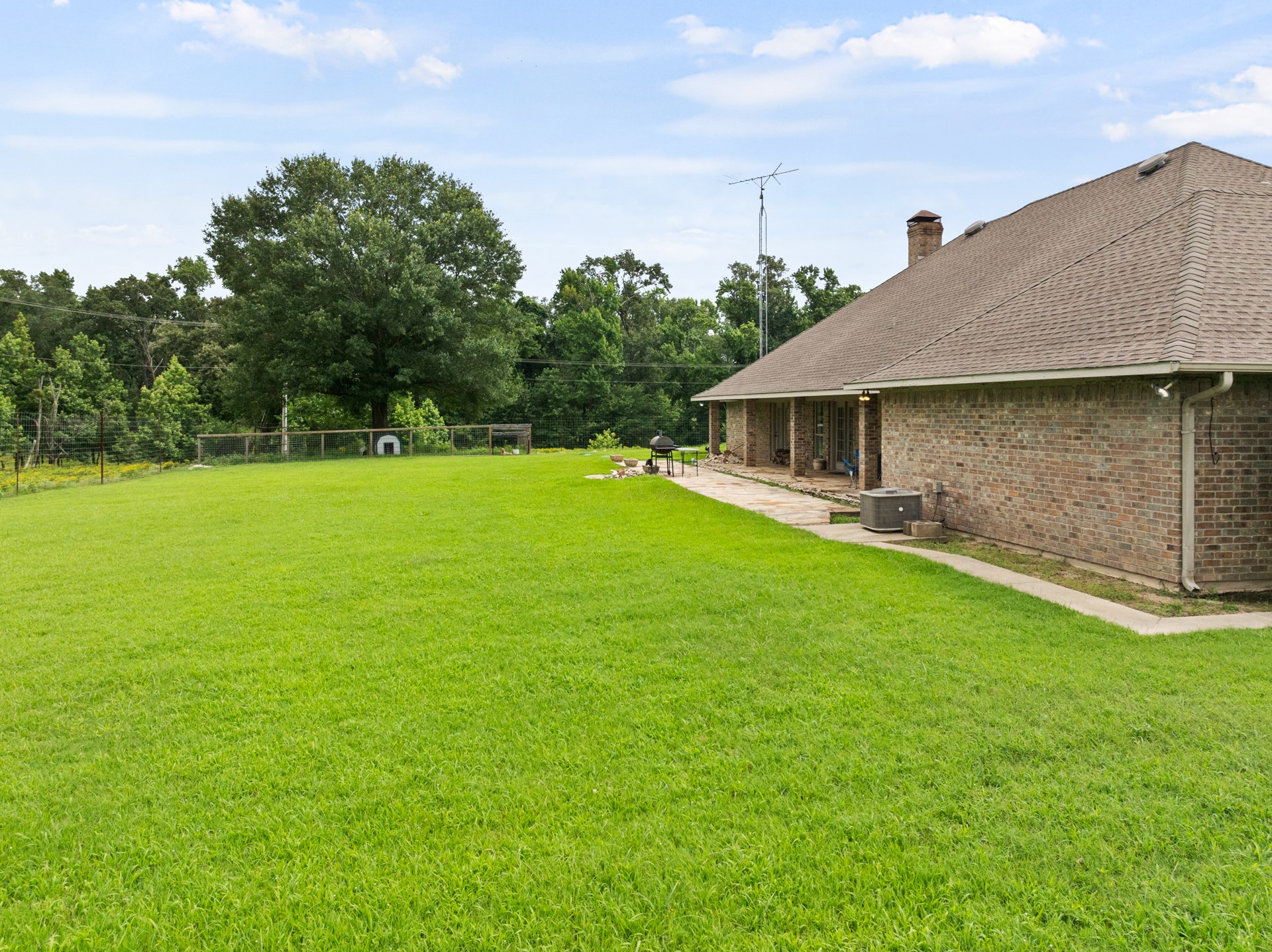 2520 N Hwy 271