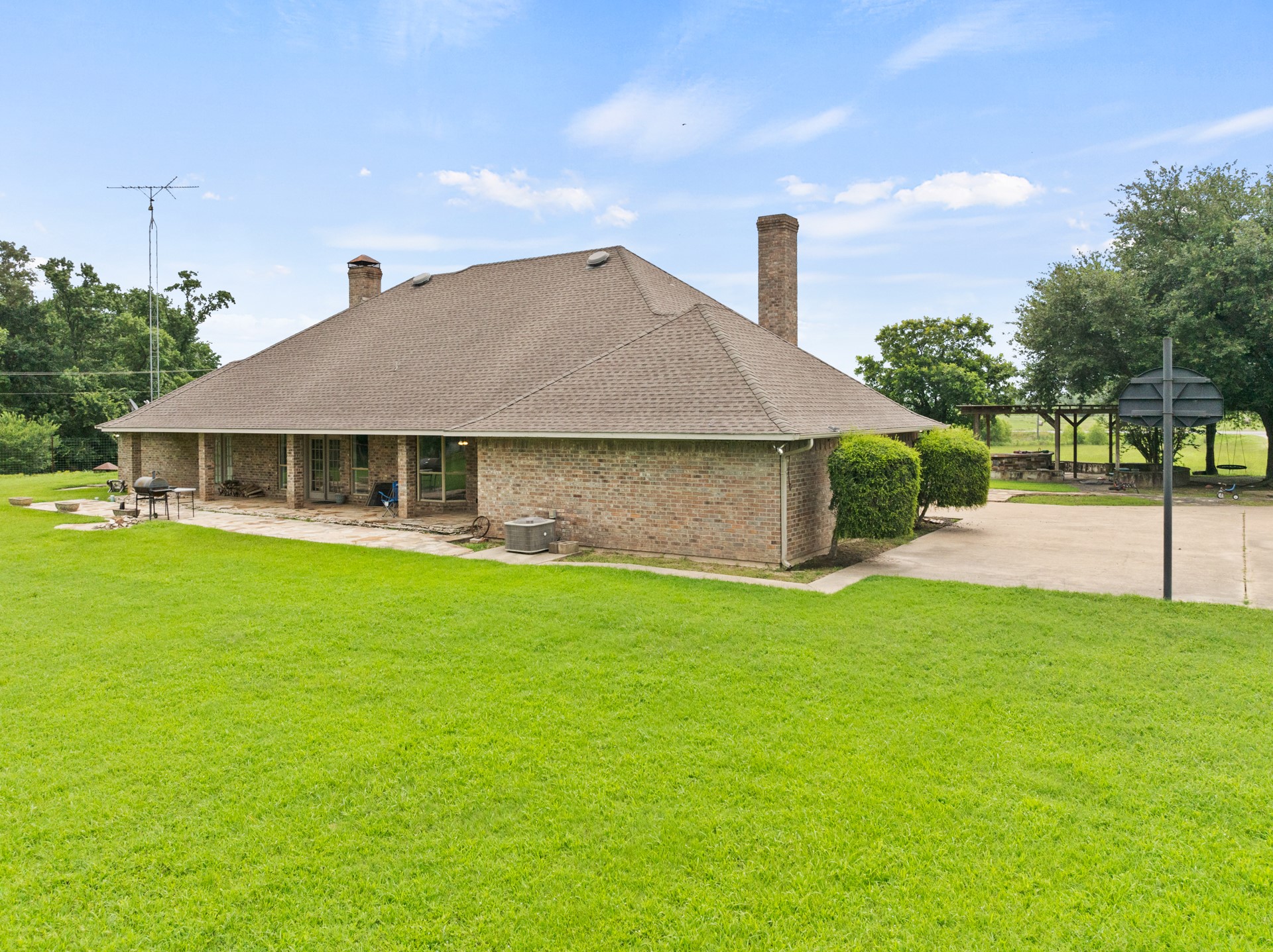 2520 N Hwy 271