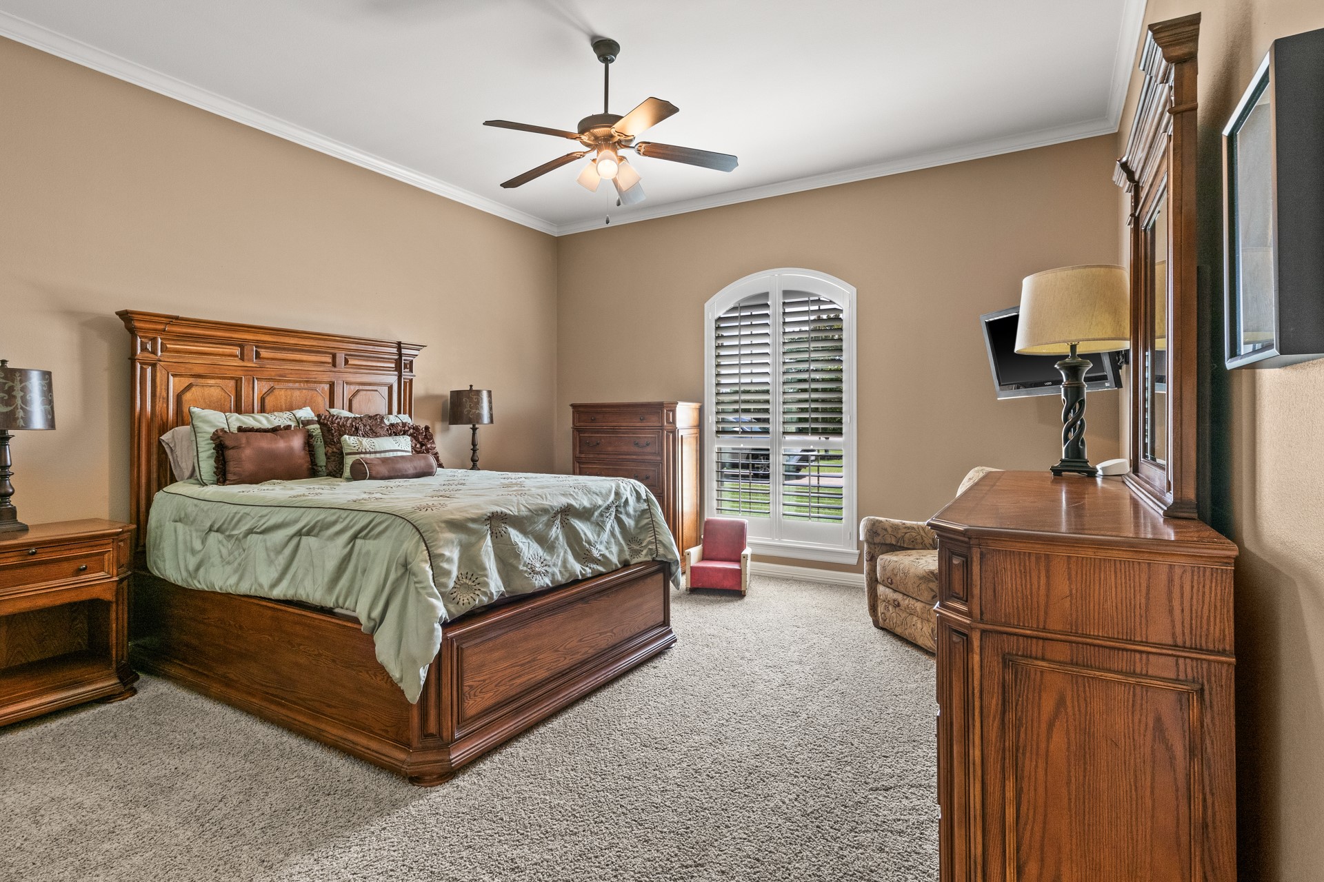 204 Private Road 54166