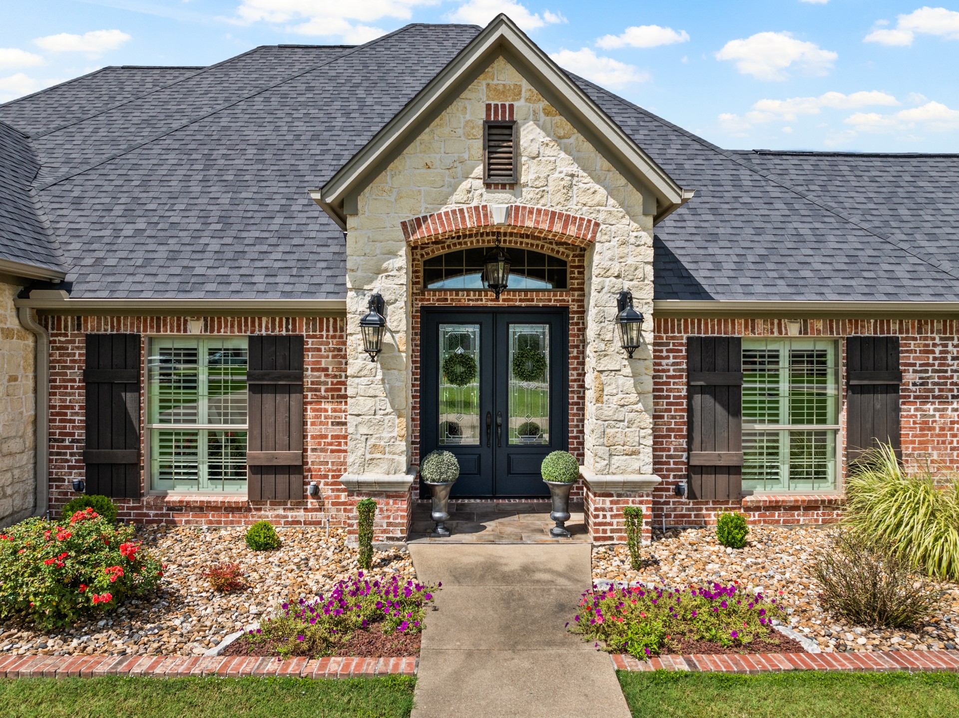 204 Private Road 54166