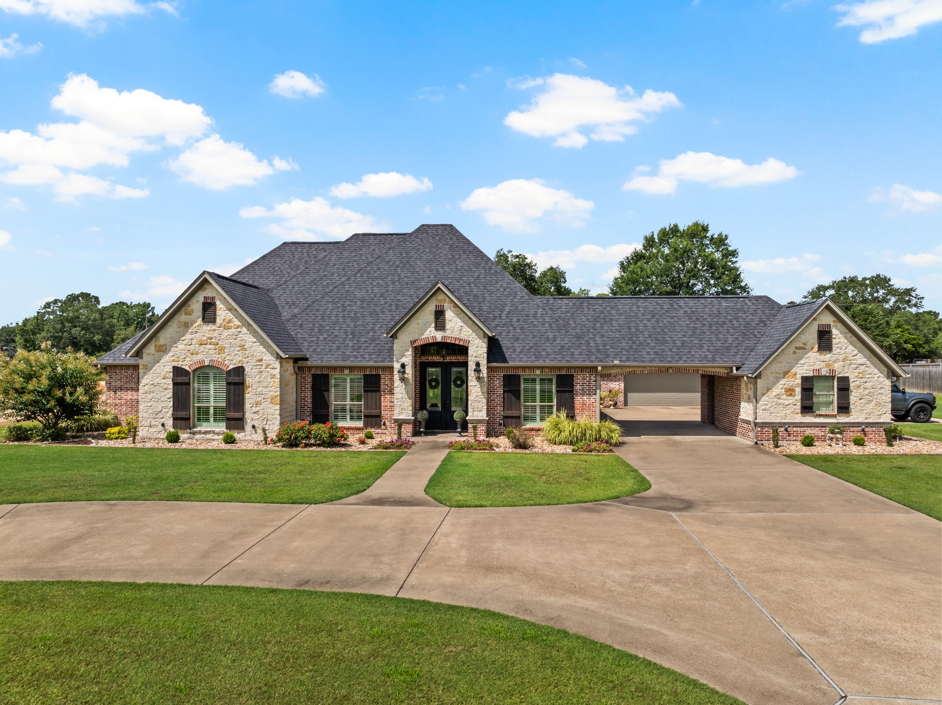 204 Private Road 54166