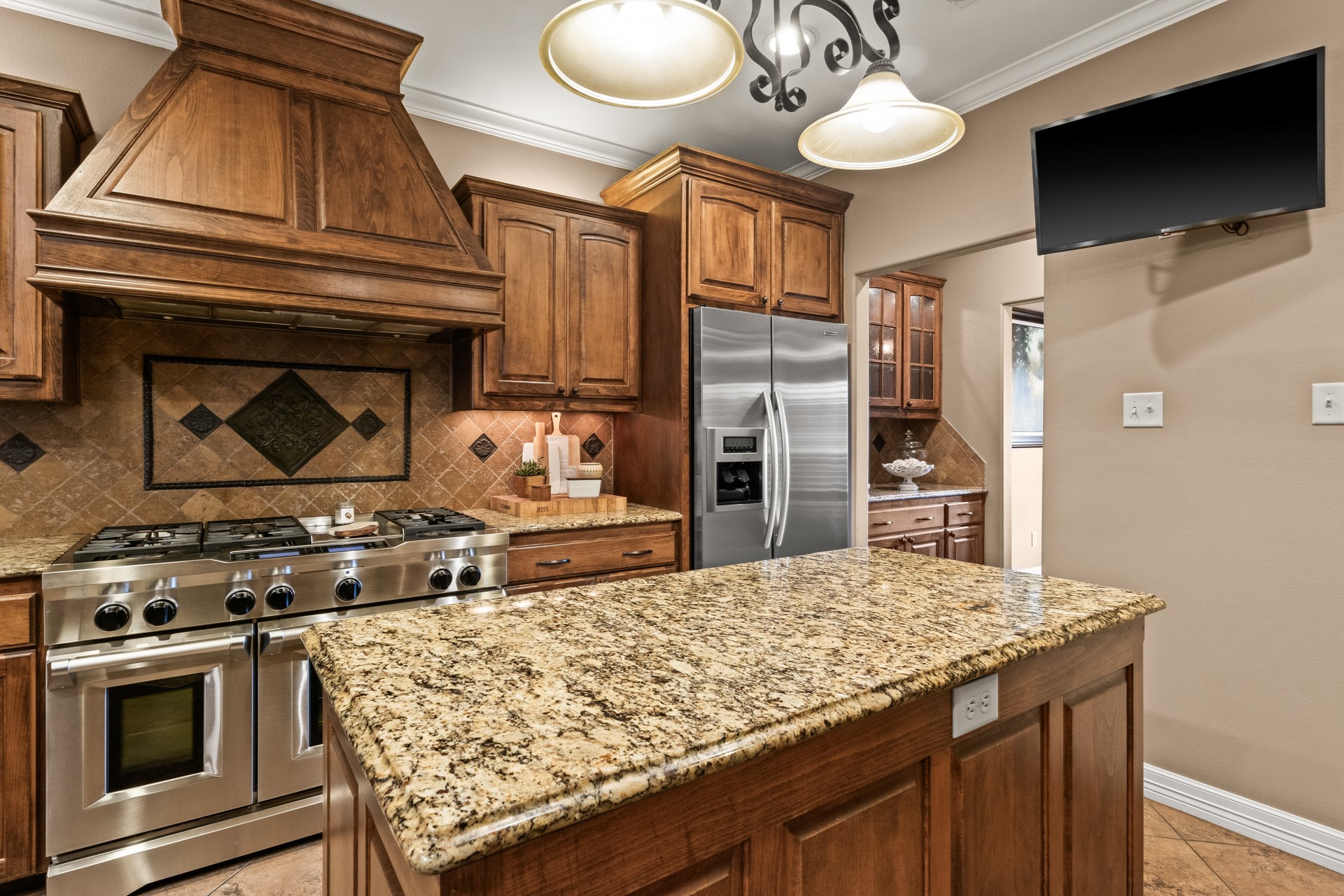 204 Private Road 54166