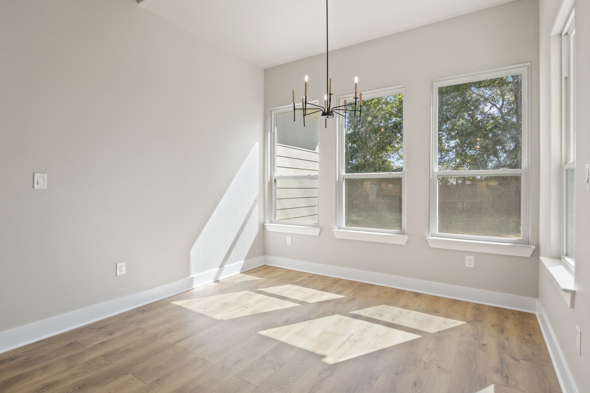 2732 Stone Hedge
