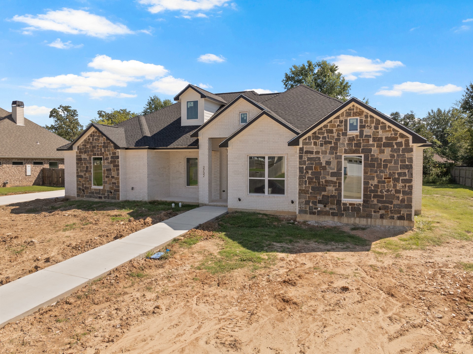 2732 Stone Hedge