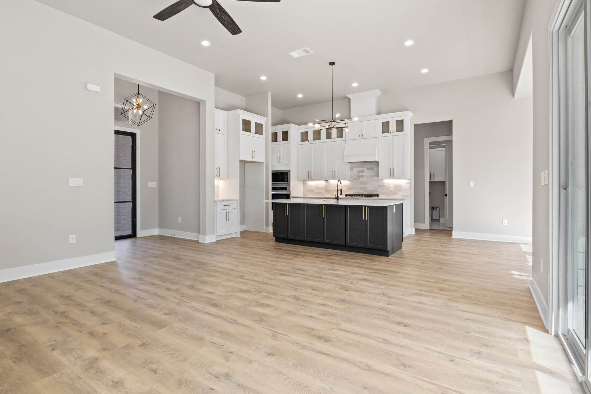 2732 Stone Hedge