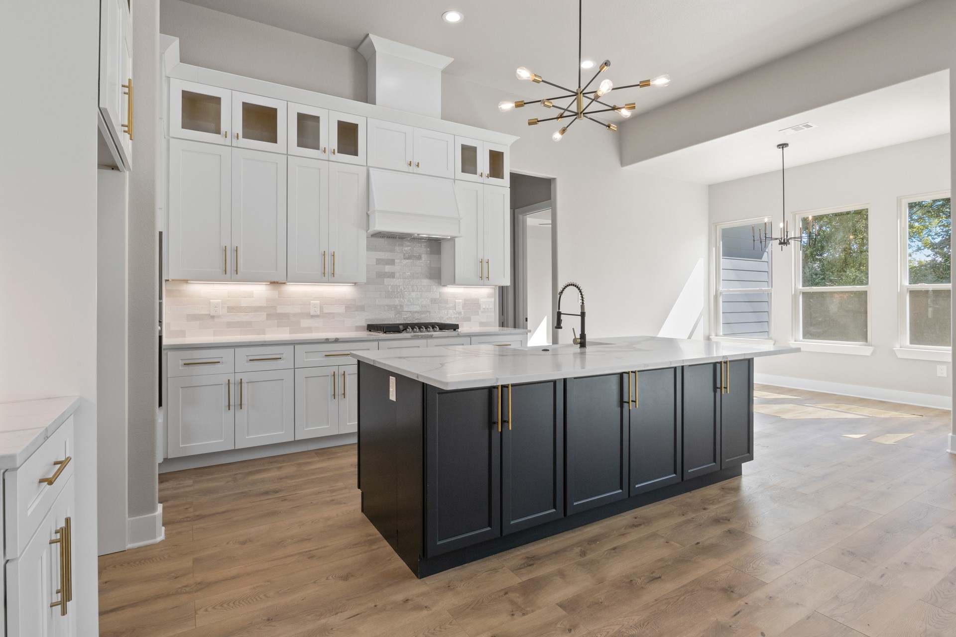 2732 Stone Hedge