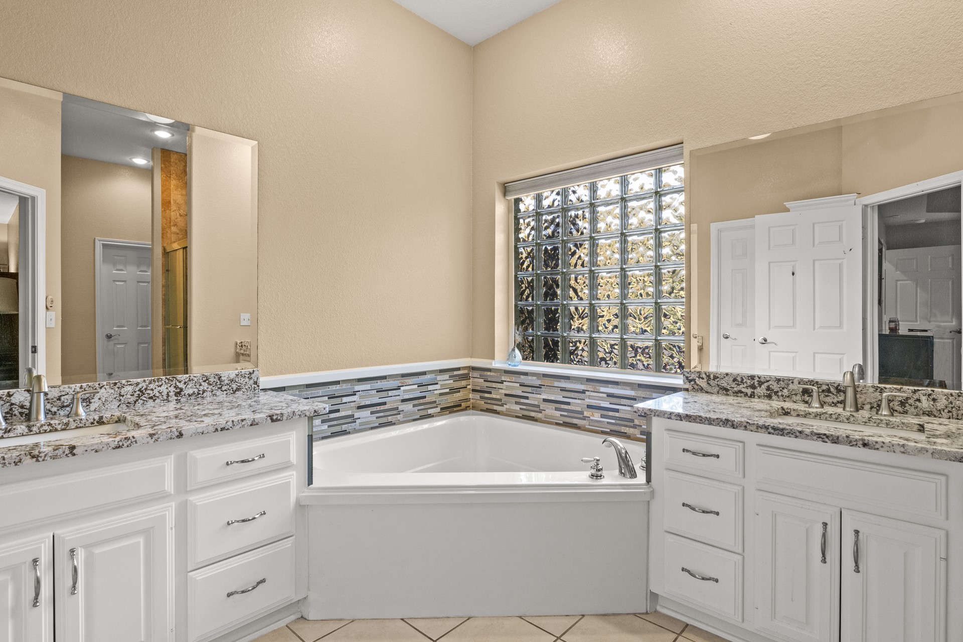 2301 S Williams Avenue