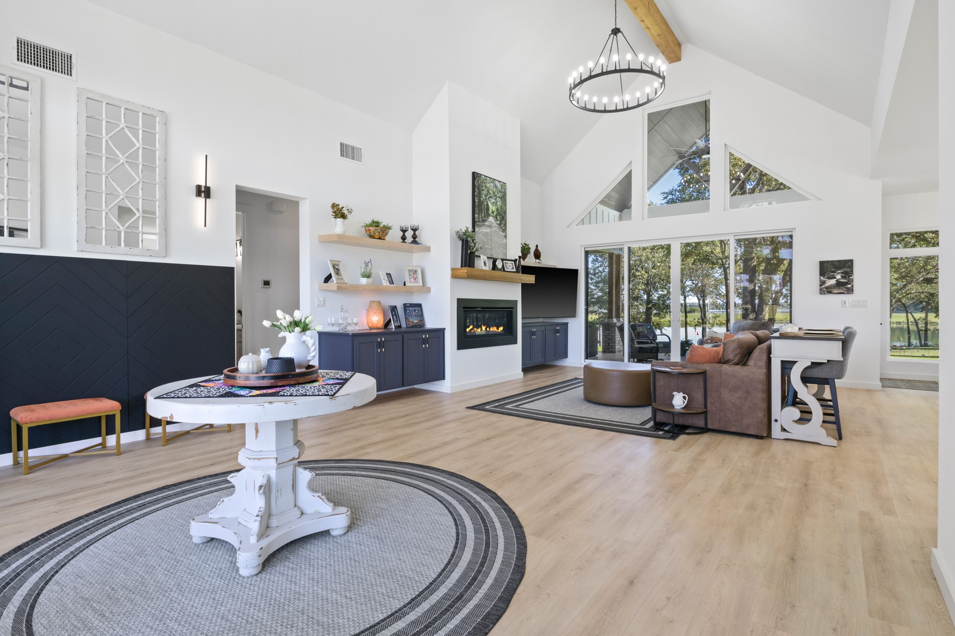 453 Private Road 2712