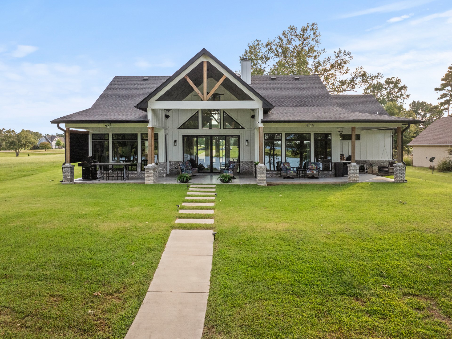 453 Private Road 2712