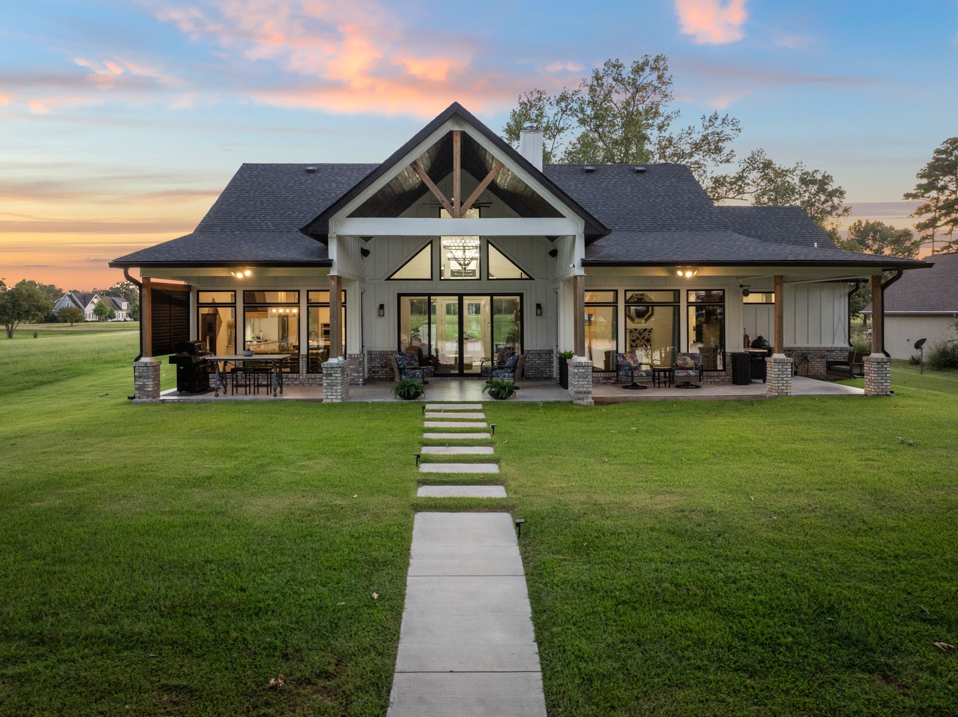 453 Private Road 2712