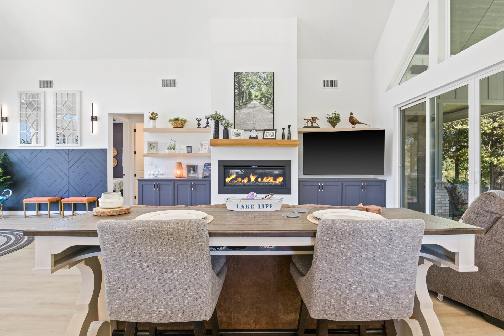 453 Private Road 2712