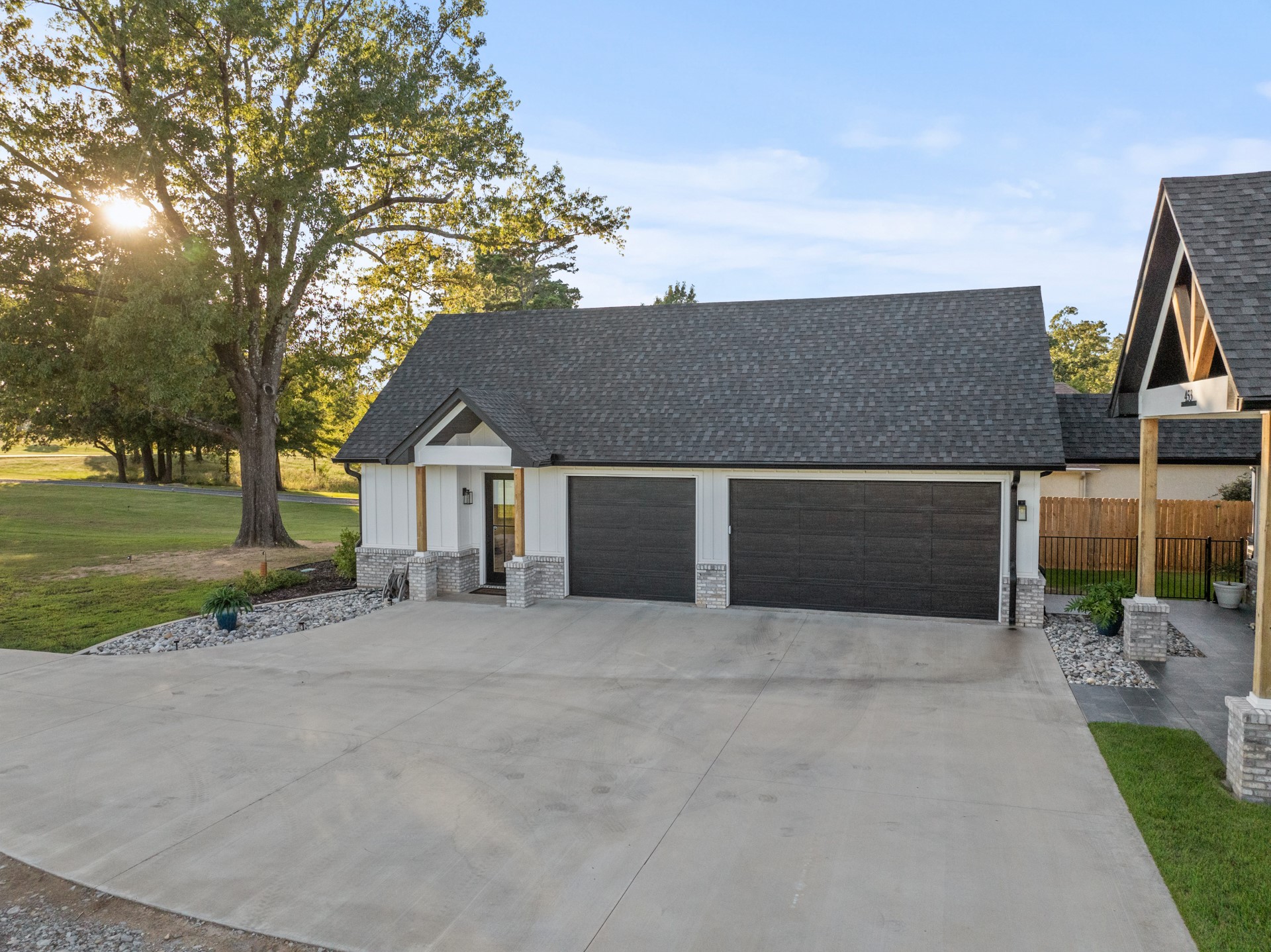 453 Private Road 2712