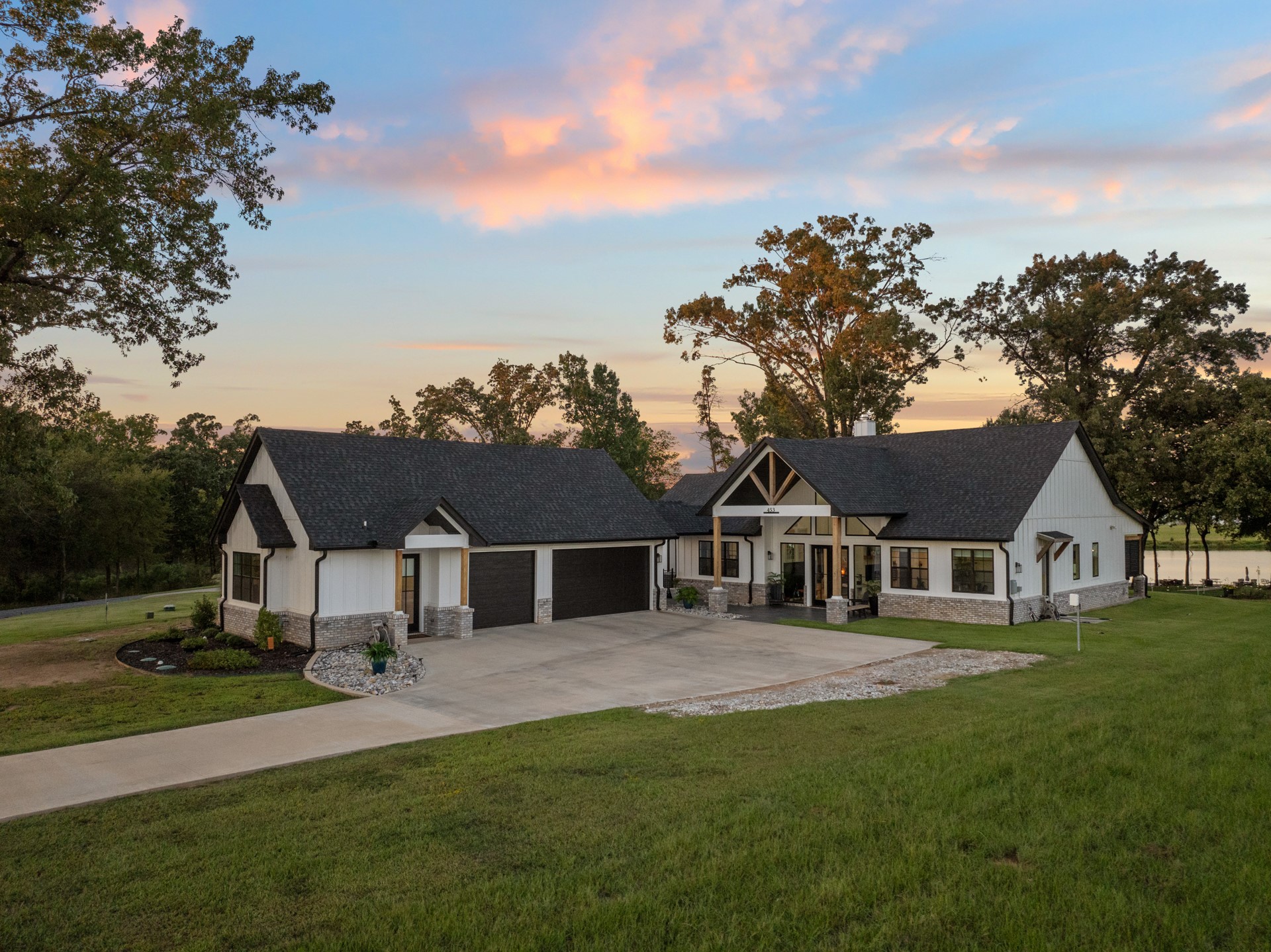 453 Private Road 2712