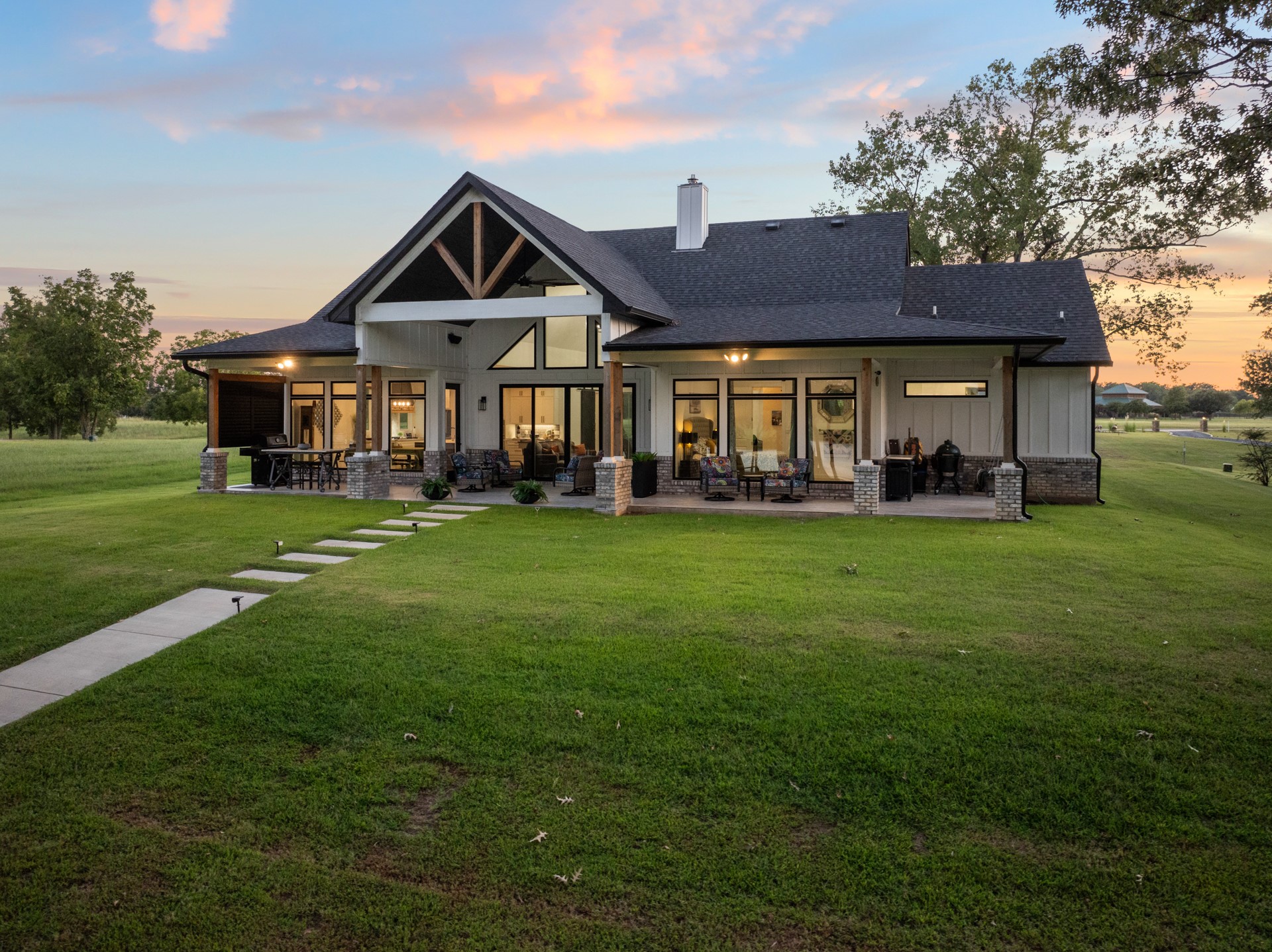 453 Private Road 2712