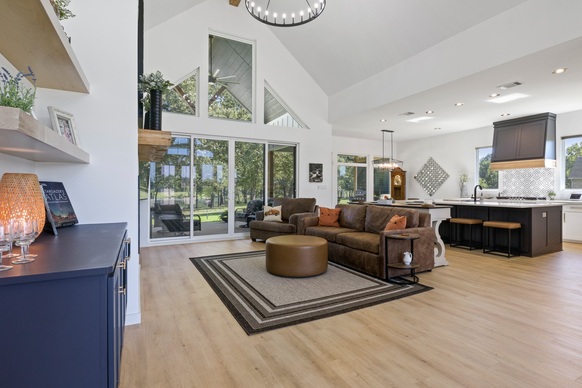 453 Private Road 2712