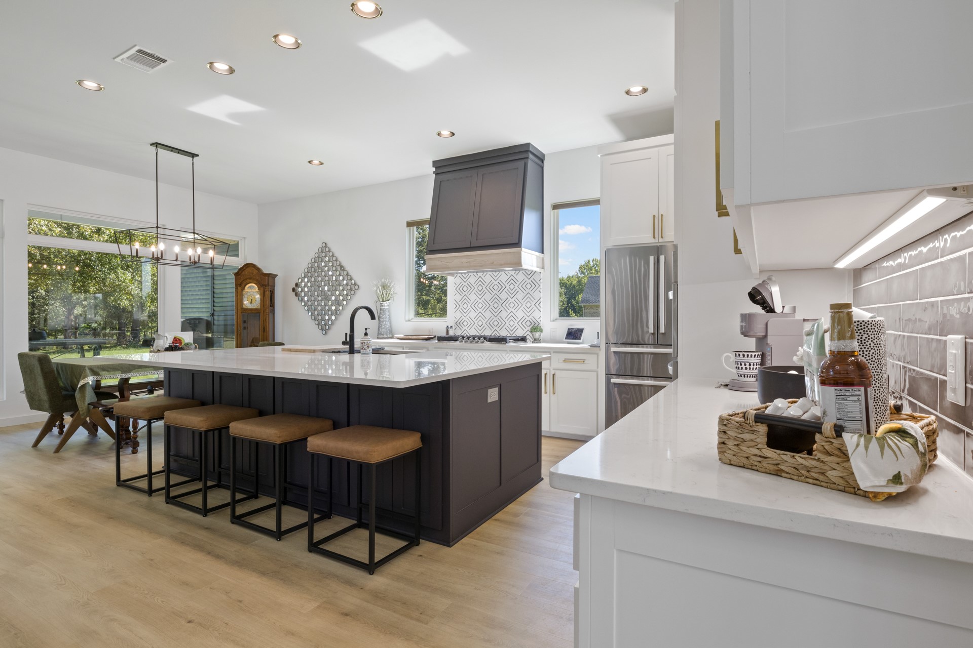 453 Private Road 2712