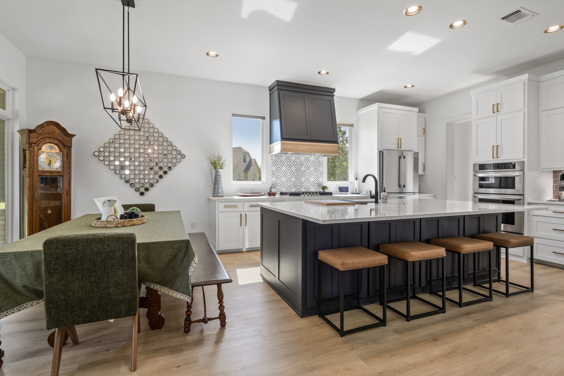 453 Private Road 2712