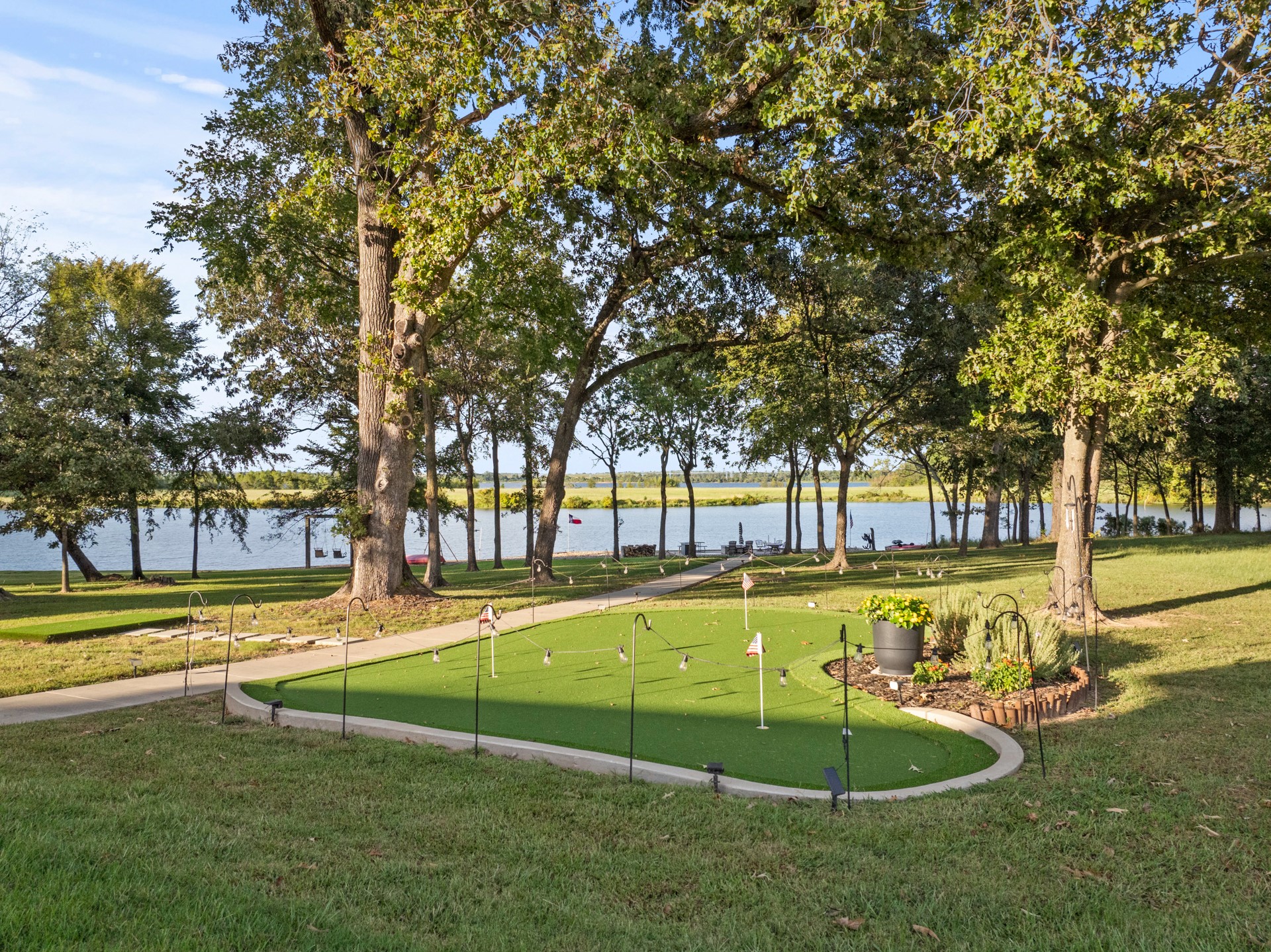 453 Private Road 2712