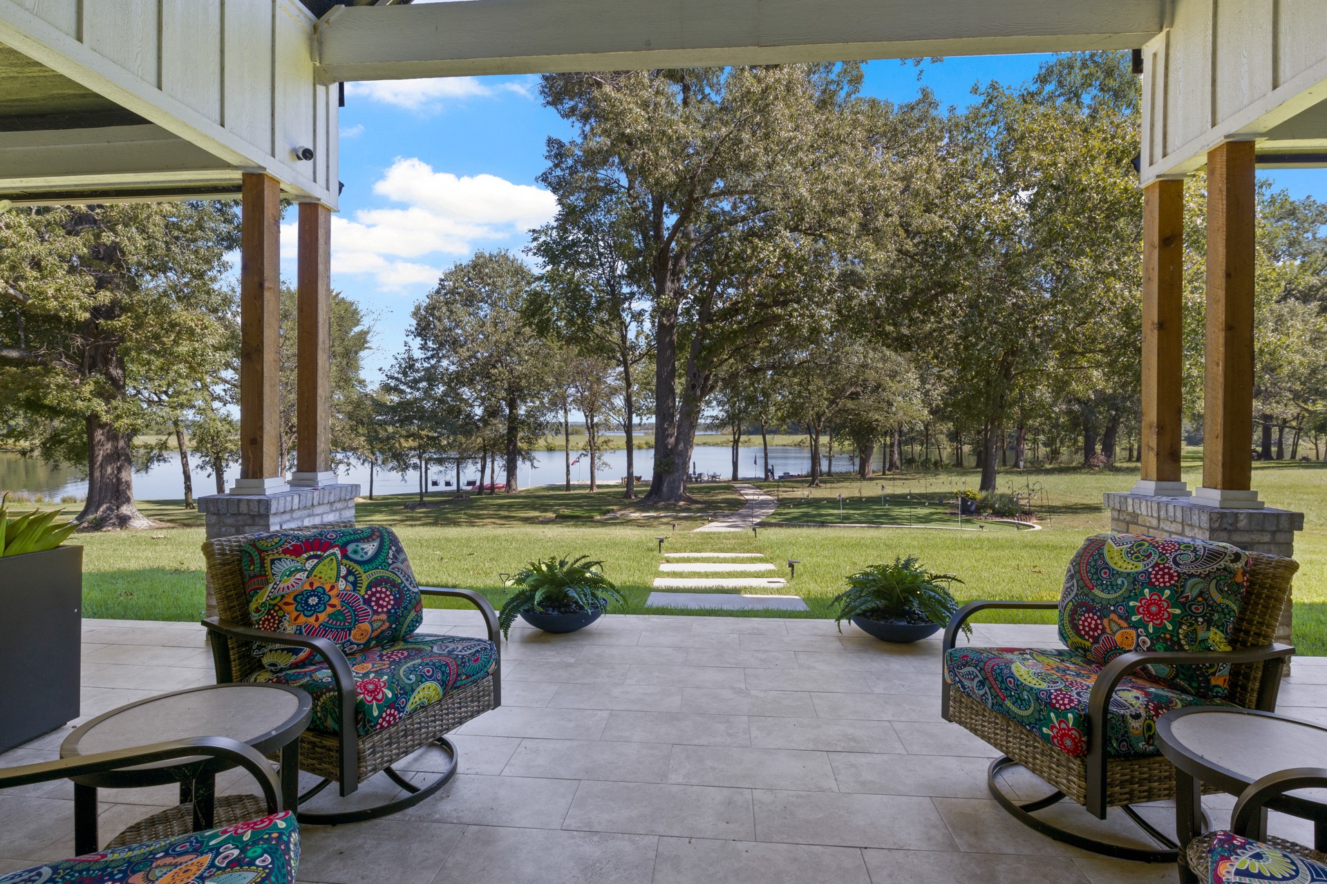 453 Private Road 2712