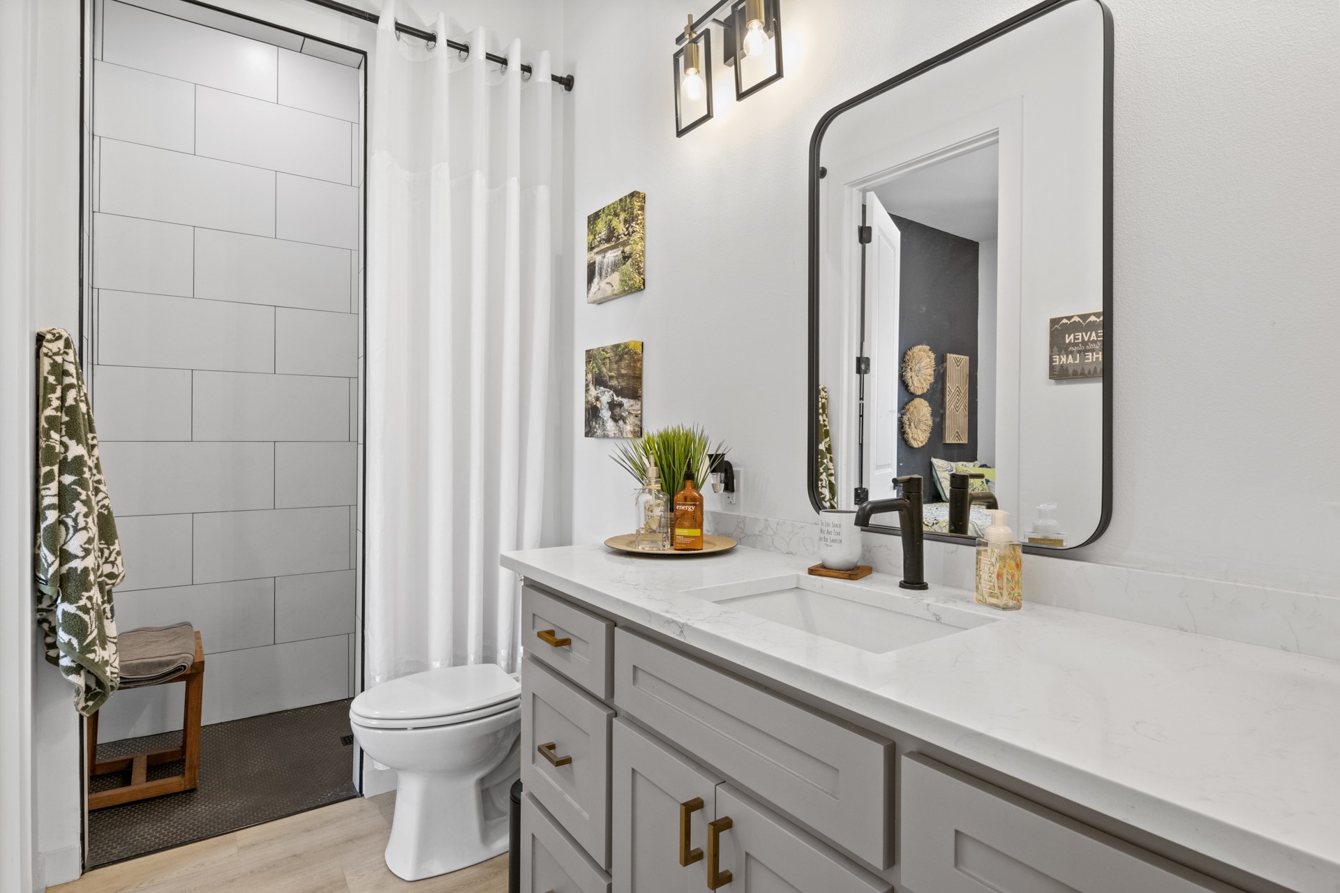 453 Private Road 2712